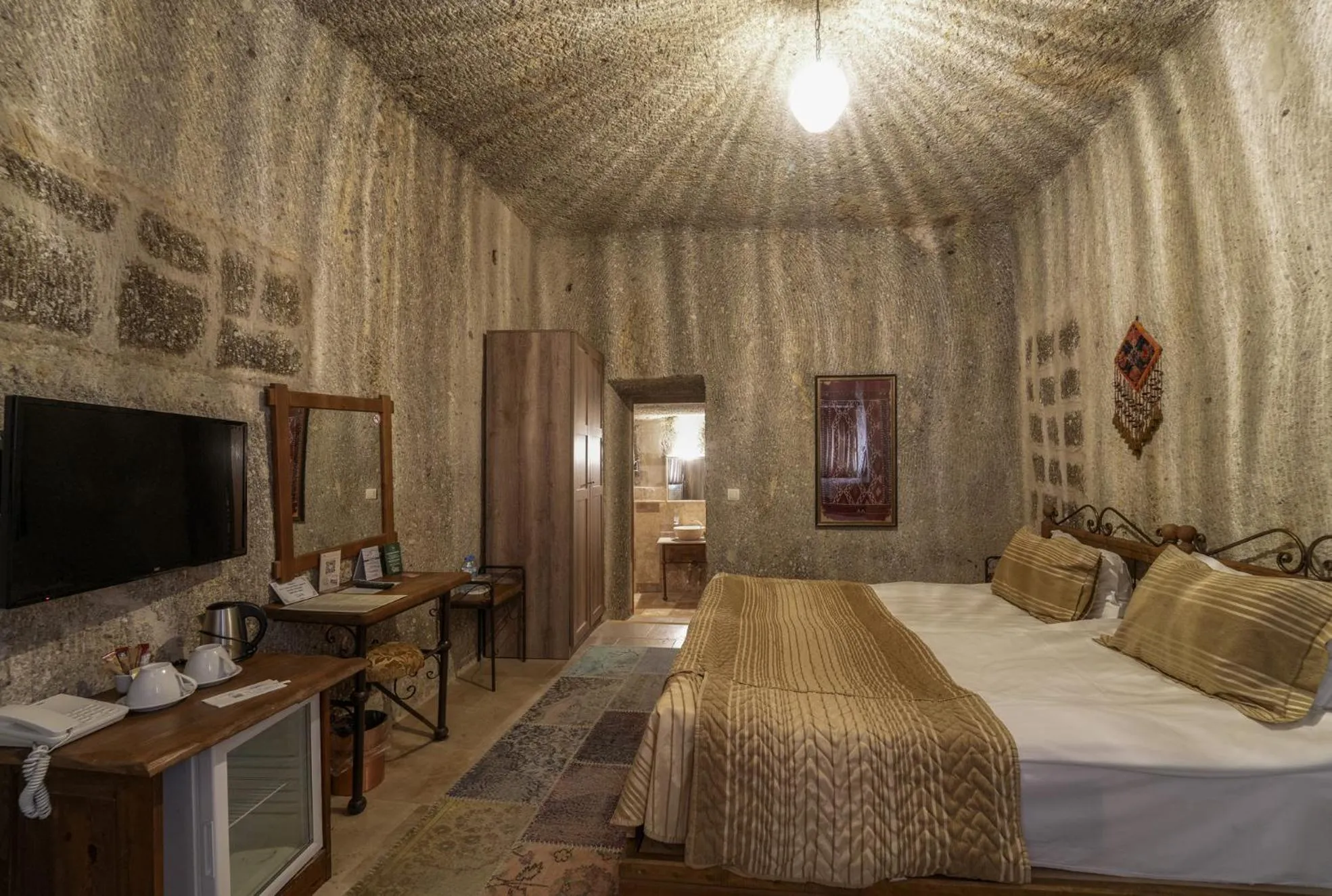 TV and multimedia, Bed in Tekkaya Cave Hotel