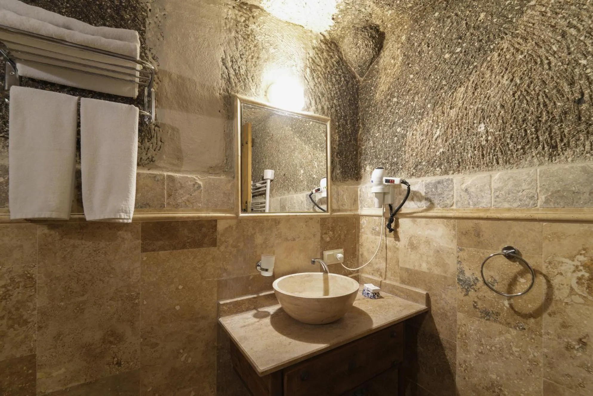 Shower in Tekkaya Cave Hotel