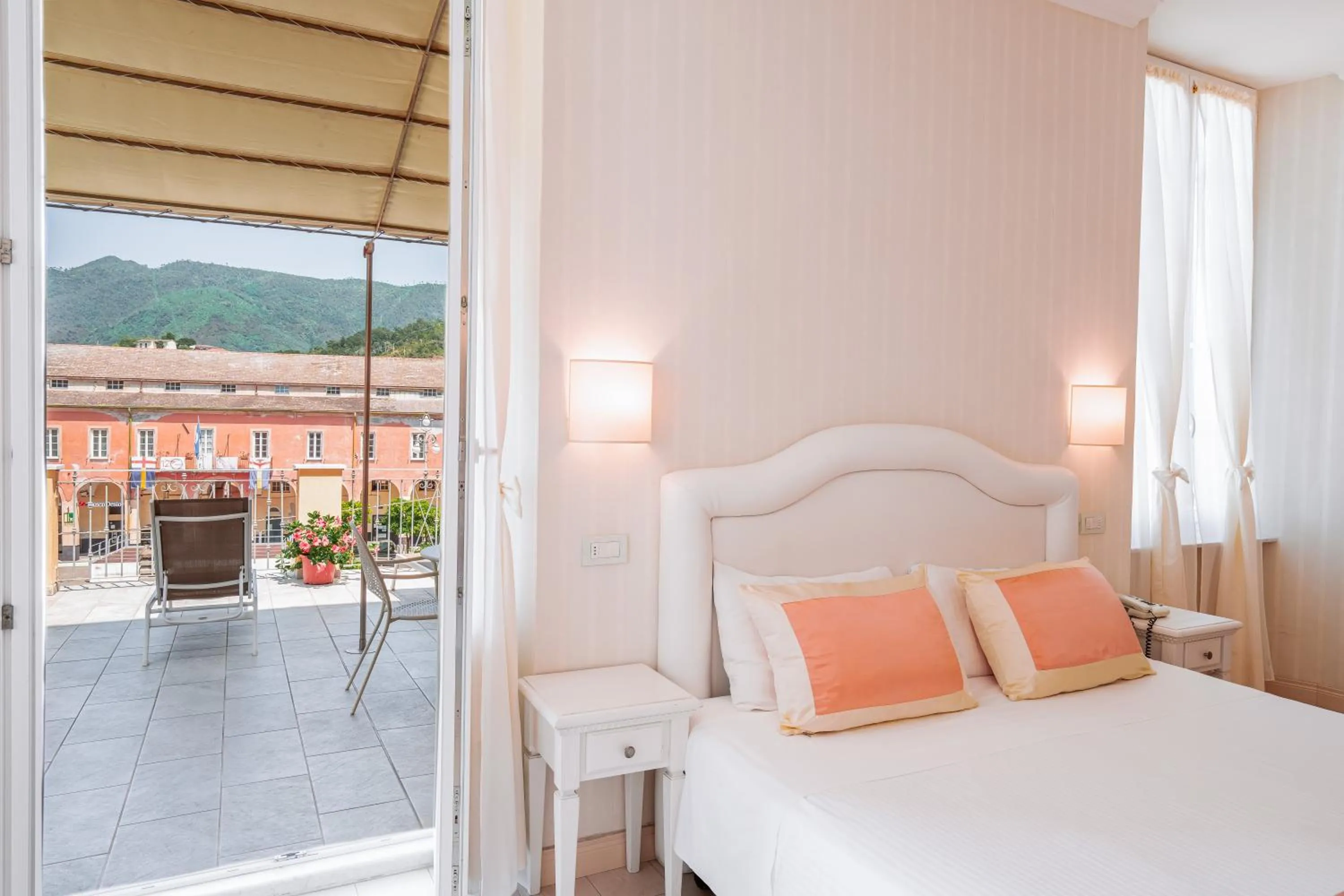 Balcony/Terrace, Bed in Hotel Nazionale