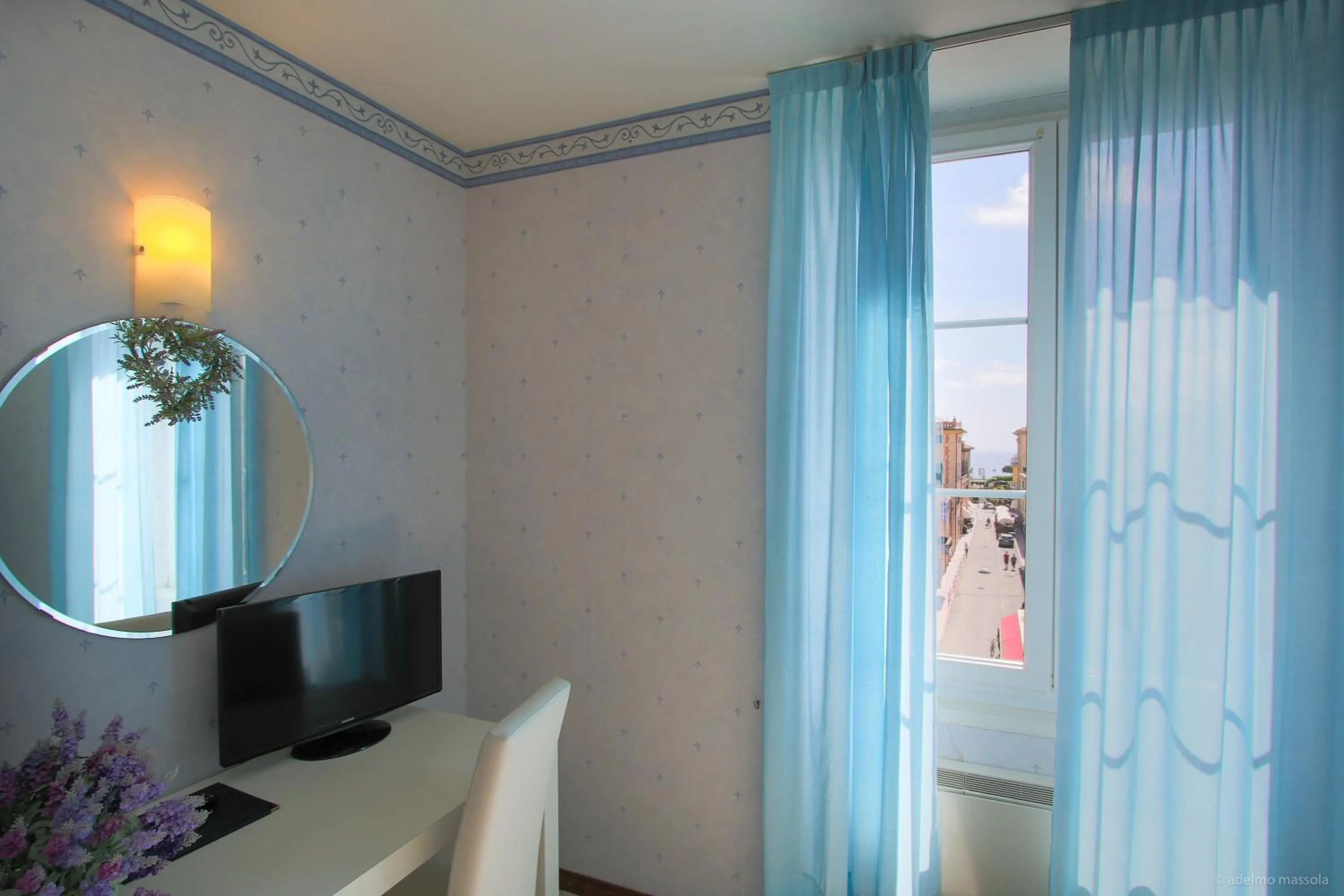 TV and multimedia in Hotel Nazionale