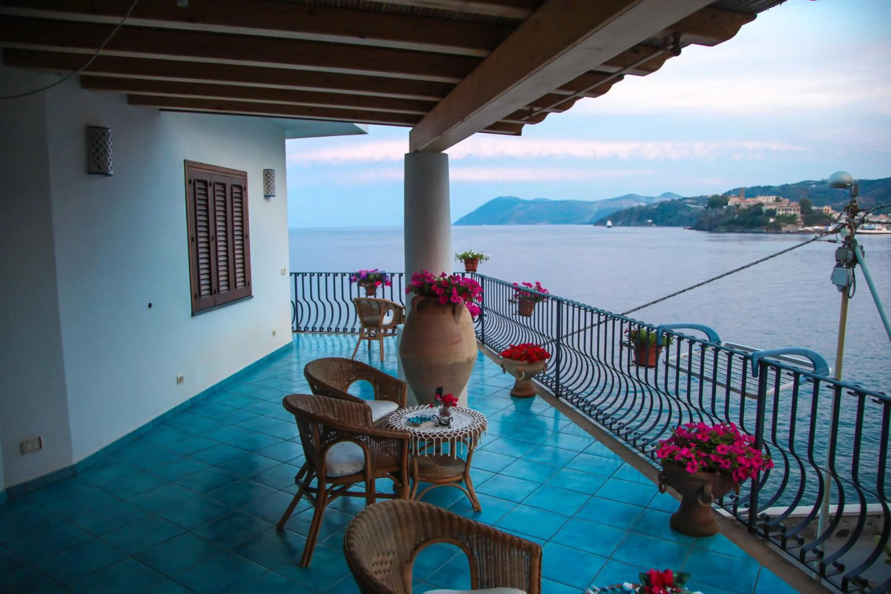 Patio in B&B Alta Marea Lipari