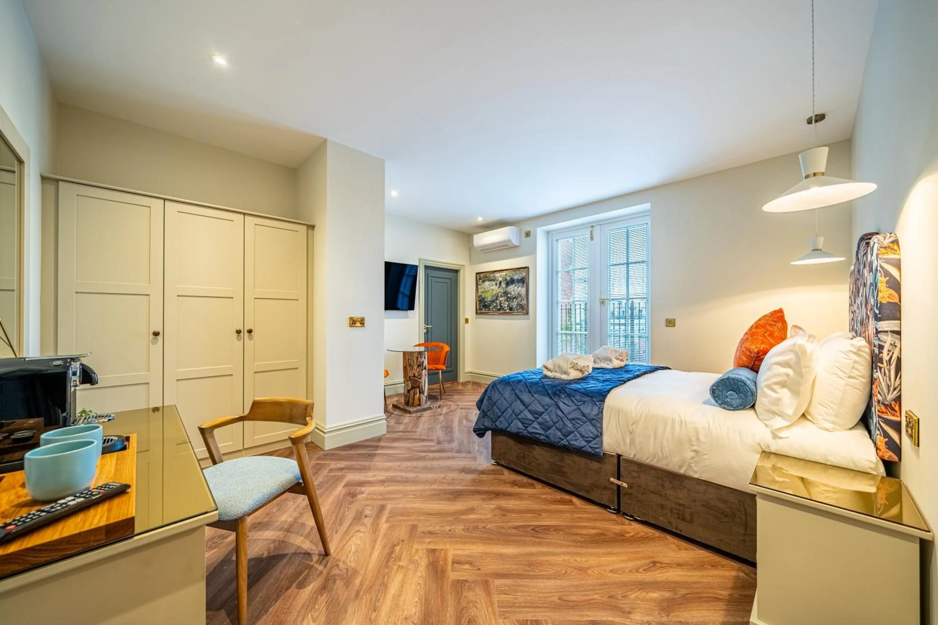 Photo of the whole room, Bed in St Marys Quarters