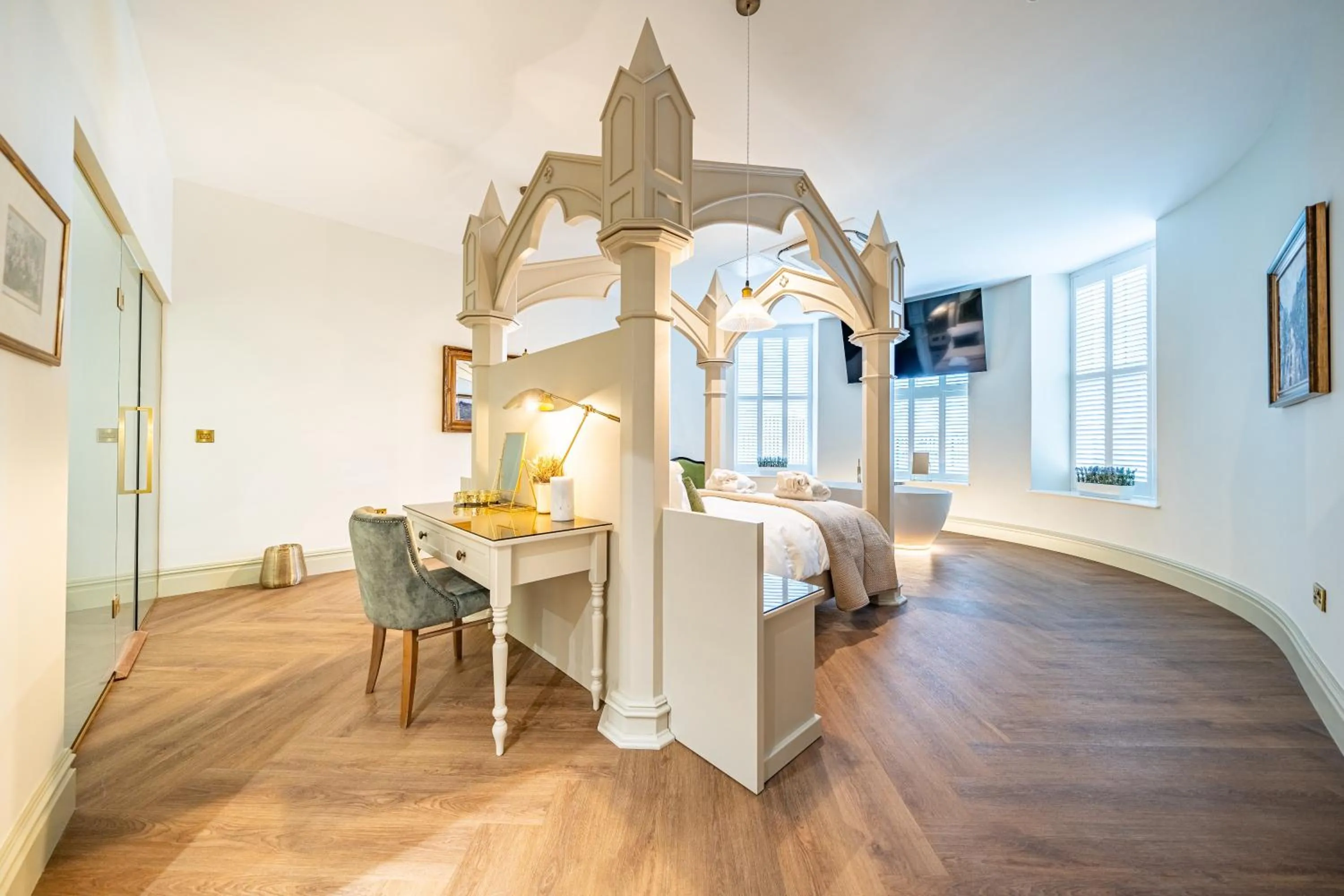 Photo of the whole room, Bed in St Marys Quarters