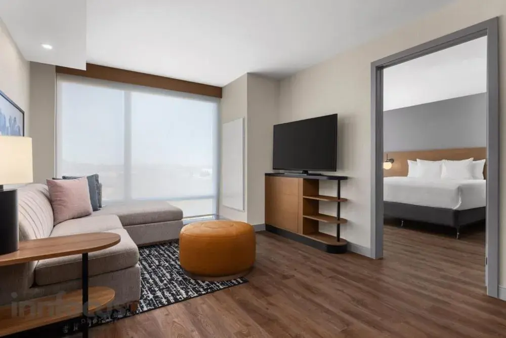 King Studio Suite with Sofa Bed and Accessible Tub - Disability Access in Hyatt House Mississauga / Airport Corp Center King Studio Suite with Sofa Bed and Accessible Tub - Disability Access in Hyatt House Mississauga / Airport Corp Center