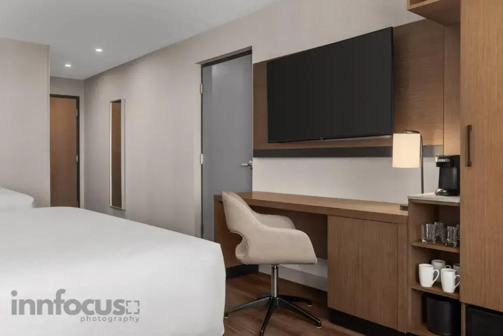 Bed in Hyatt House Mississauga / Airport Corp Center Bed in Hyatt House Mississauga / Airport Corp Center