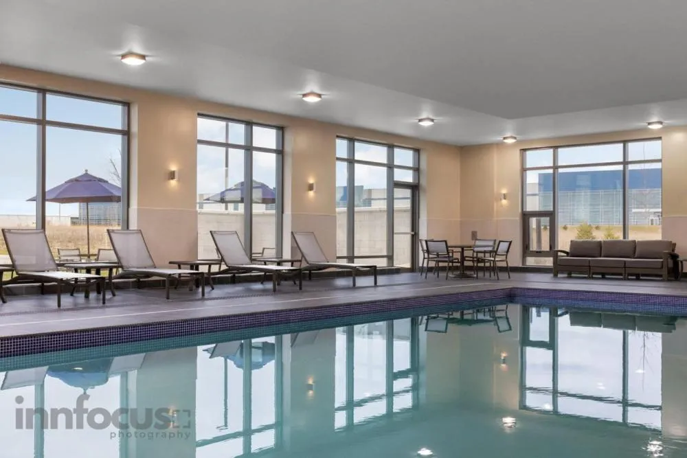 Swimming pool in Hyatt House Mississauga / Airport Corp Center
