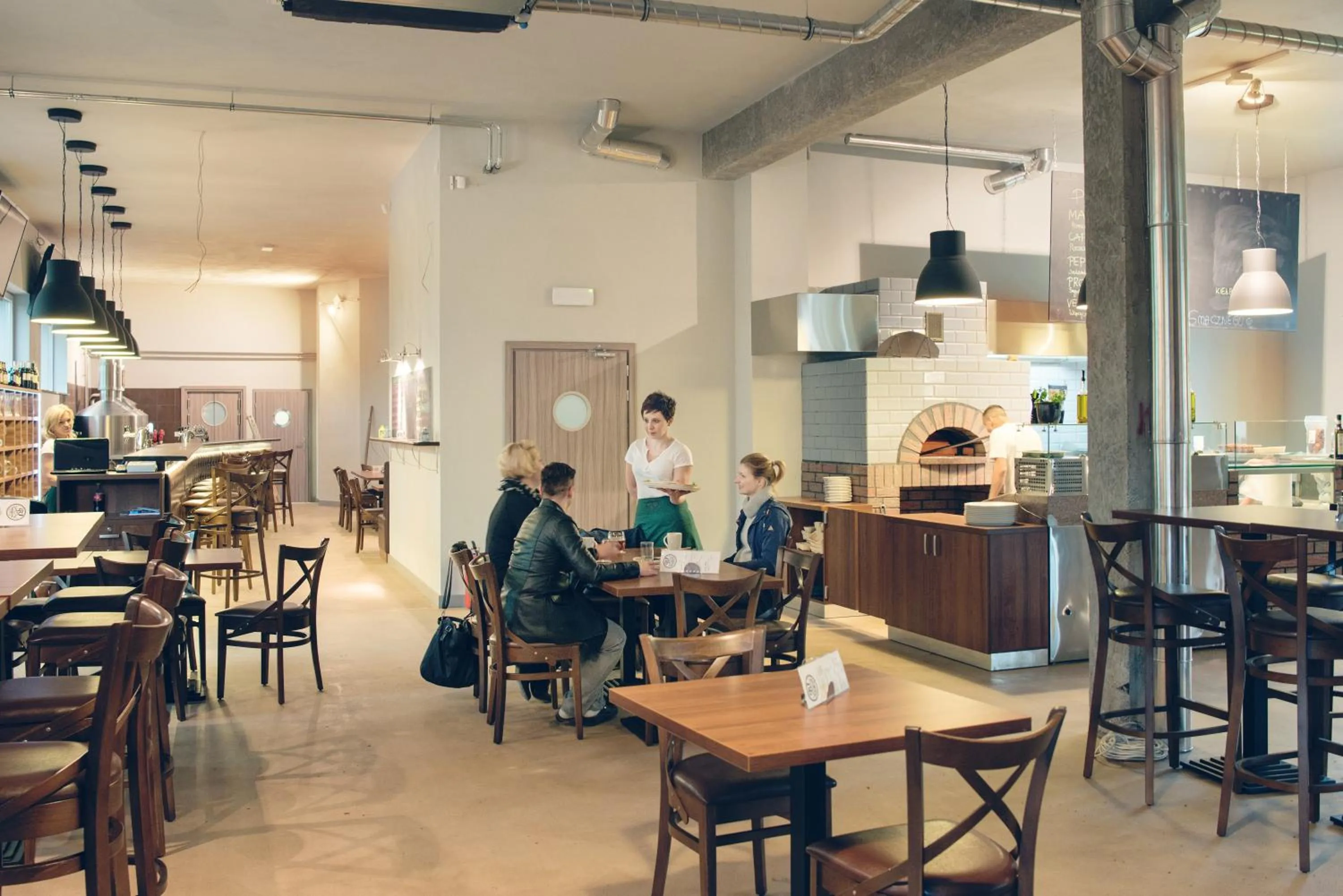 Restaurant/places to eat in Hostel Browar Jedlinka