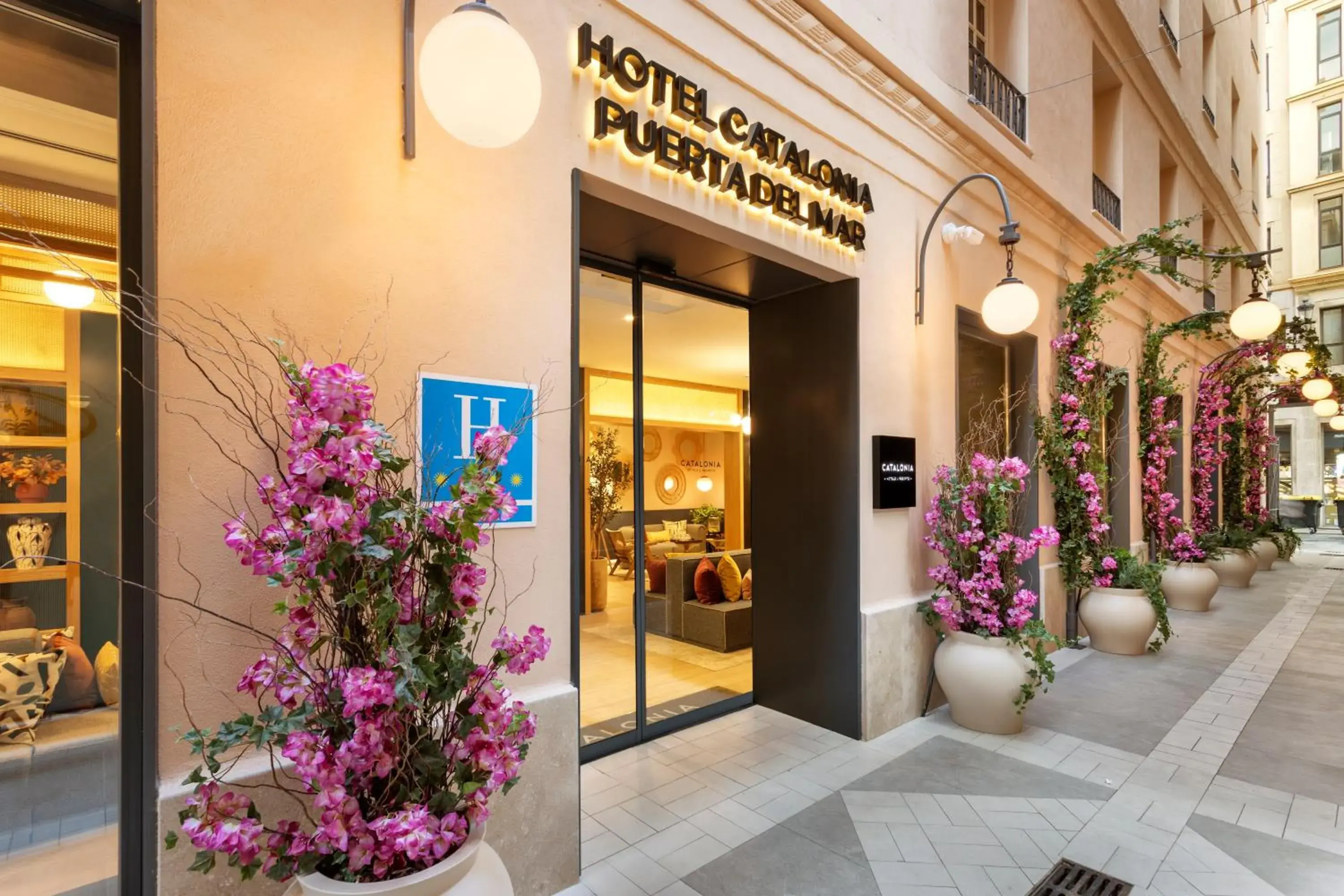 Facade/entrance in Catalonia Puerta del Mar Facade/entrance in Catalonia Puerta del Mar