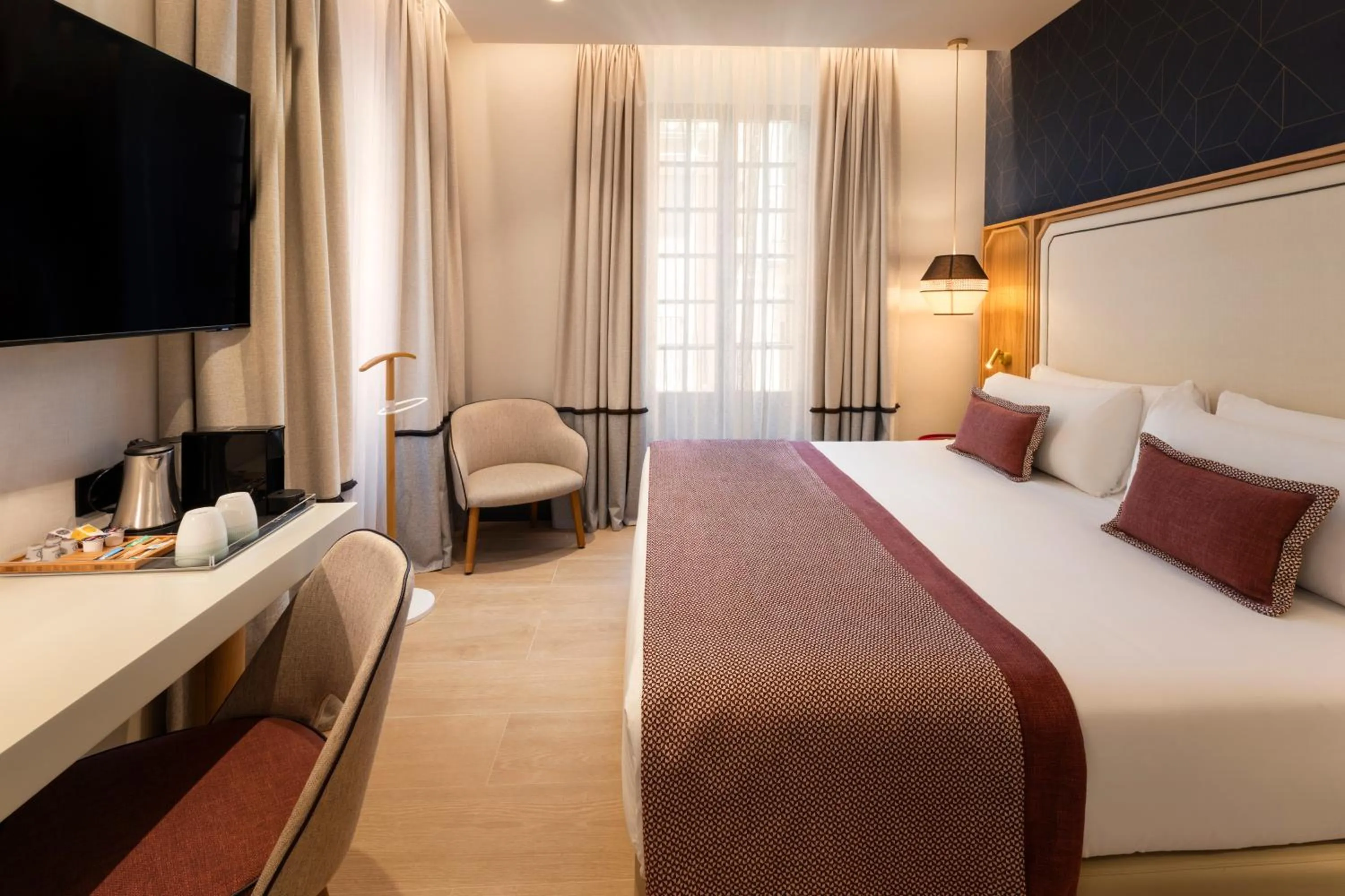 Bed in Catalonia Puerta del Mar