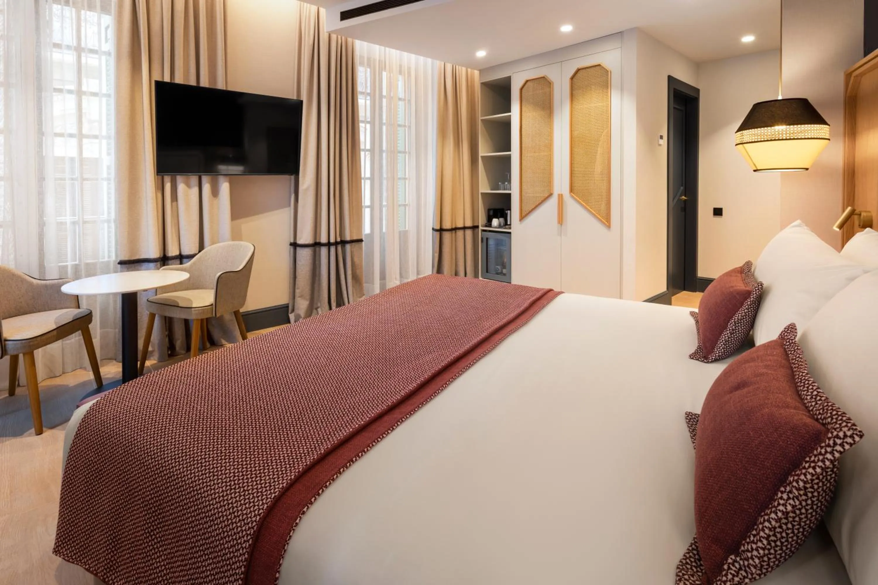 Bed in Catalonia Puerta del Mar