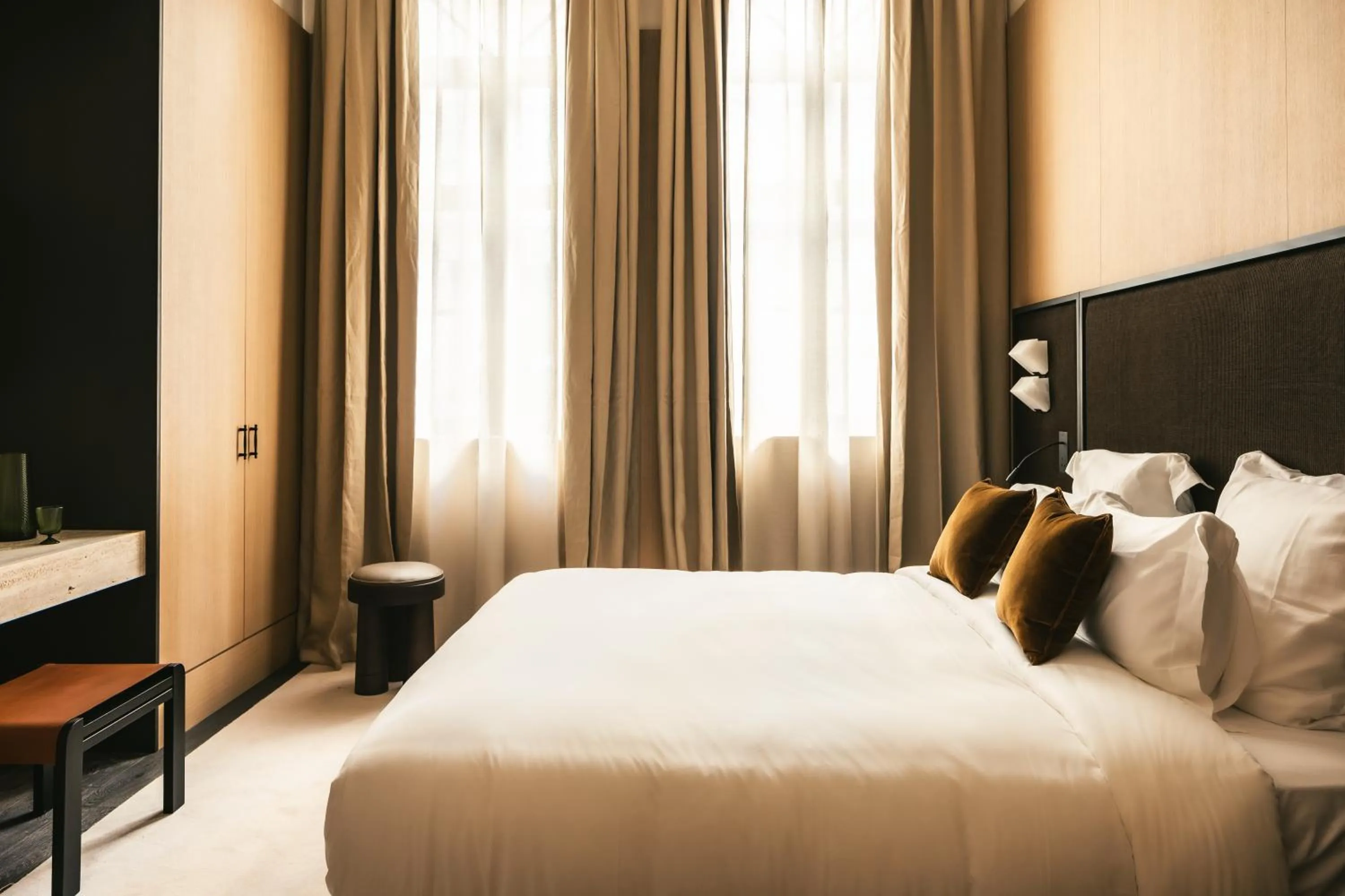 Bed in Mondovi Luxury Suites