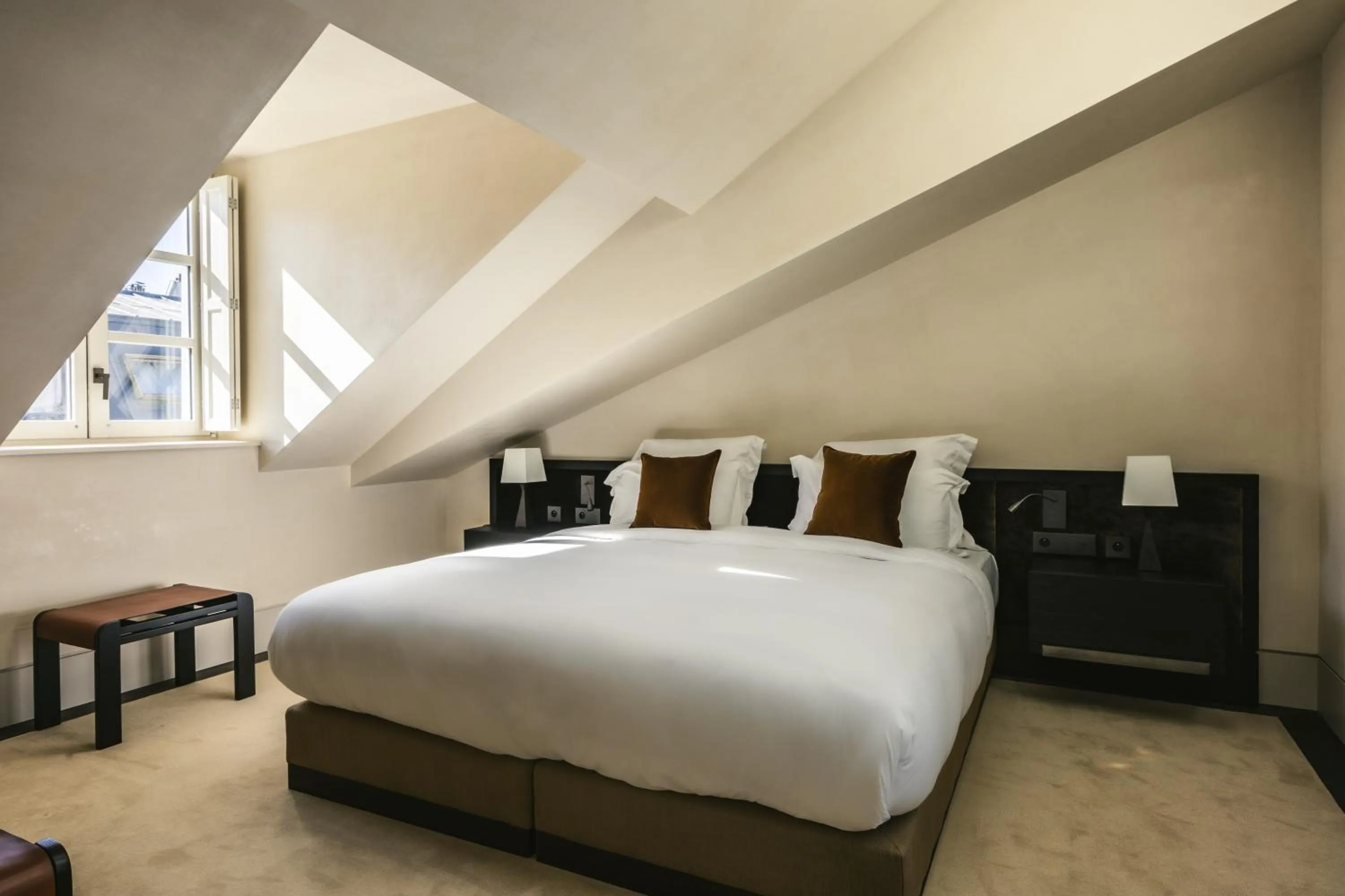 Bed in Mondovi Luxury Suites