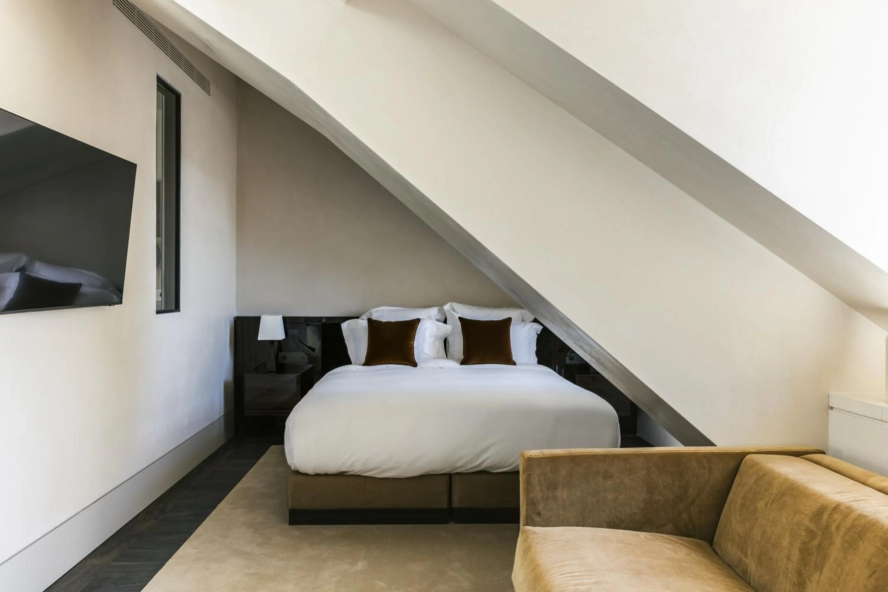 Bed in Mondovi Luxury Suites