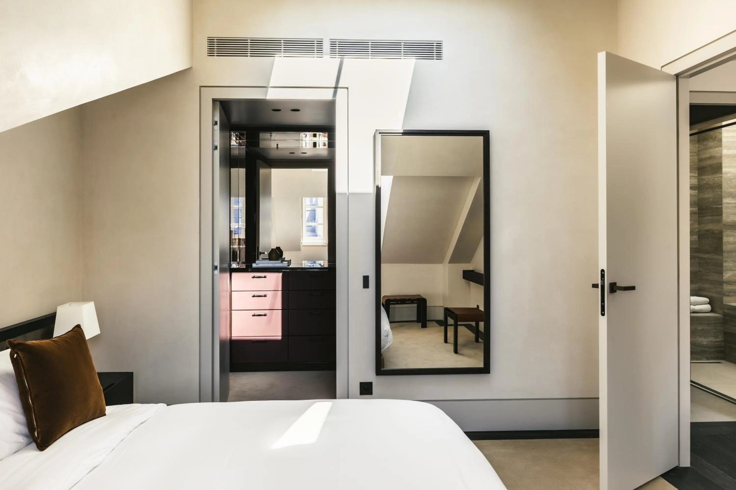 Bed in Mondovi Luxury Suites