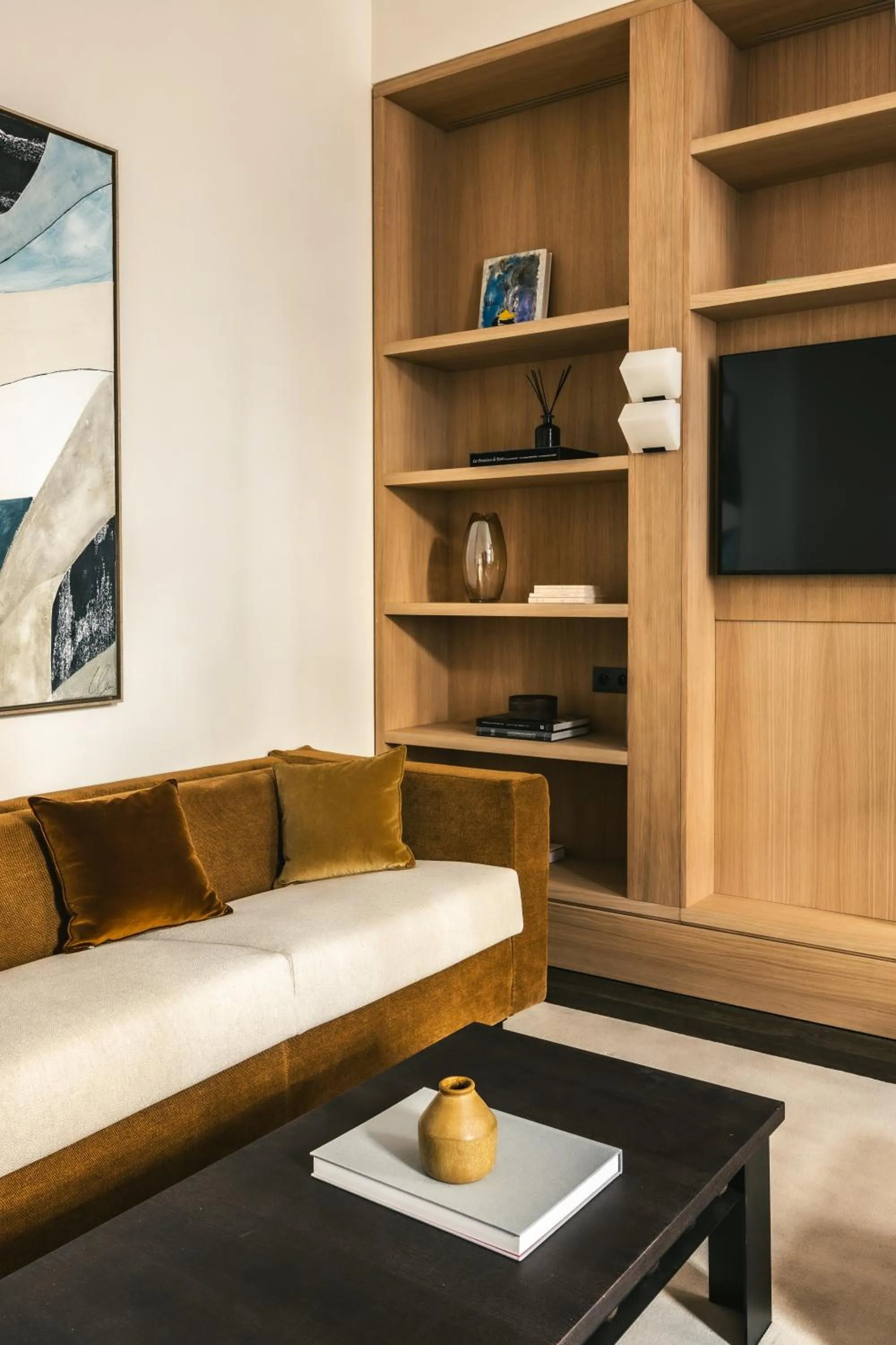 Communal lounge/ TV room in Mondovi Luxury Suites