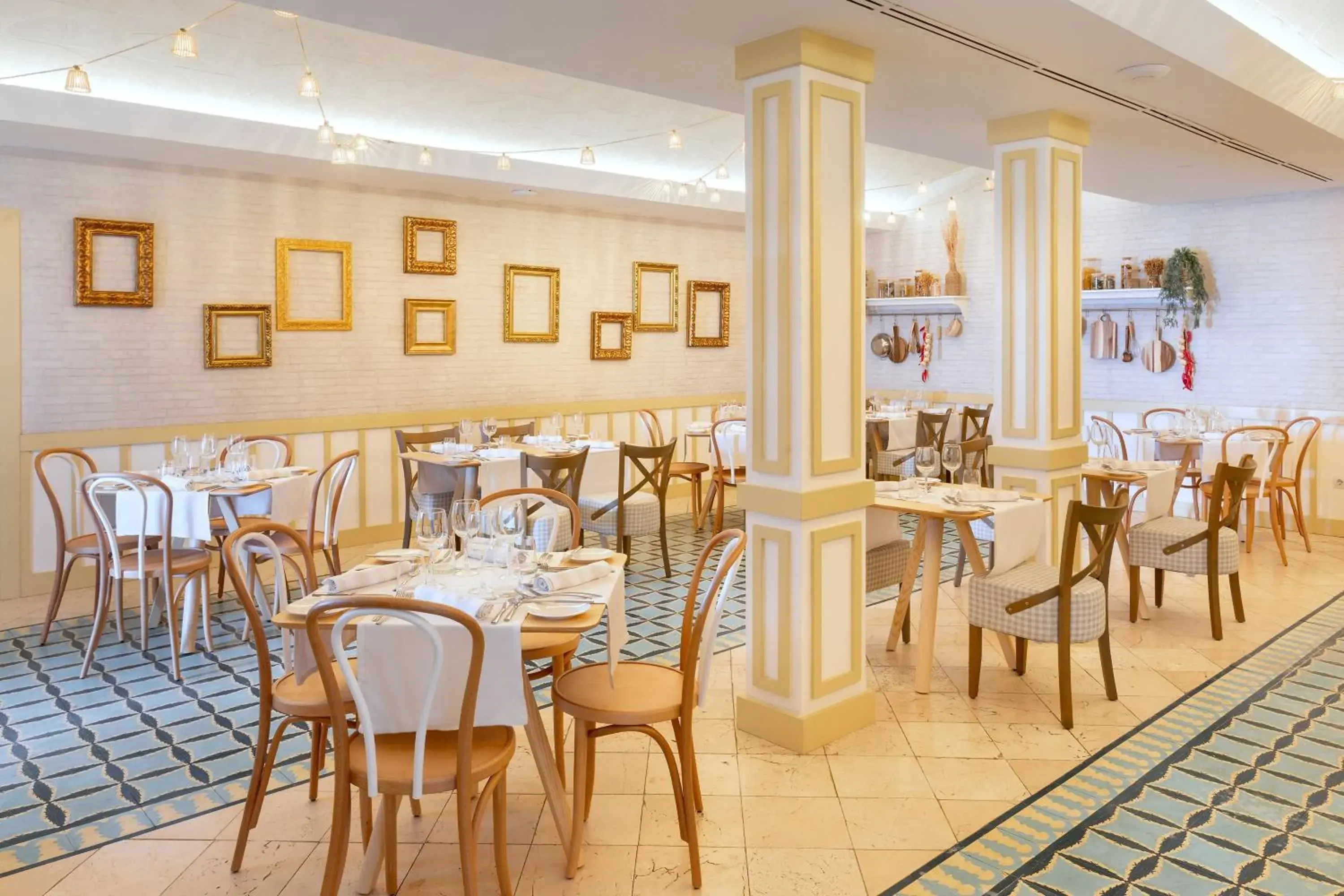 Restaurant/places to eat in Gran Castillo Tagoro Family & Fun Playa Blanca Restaurant/places to eat in Gran Castillo Tagoro Family & Fun Playa Blanca