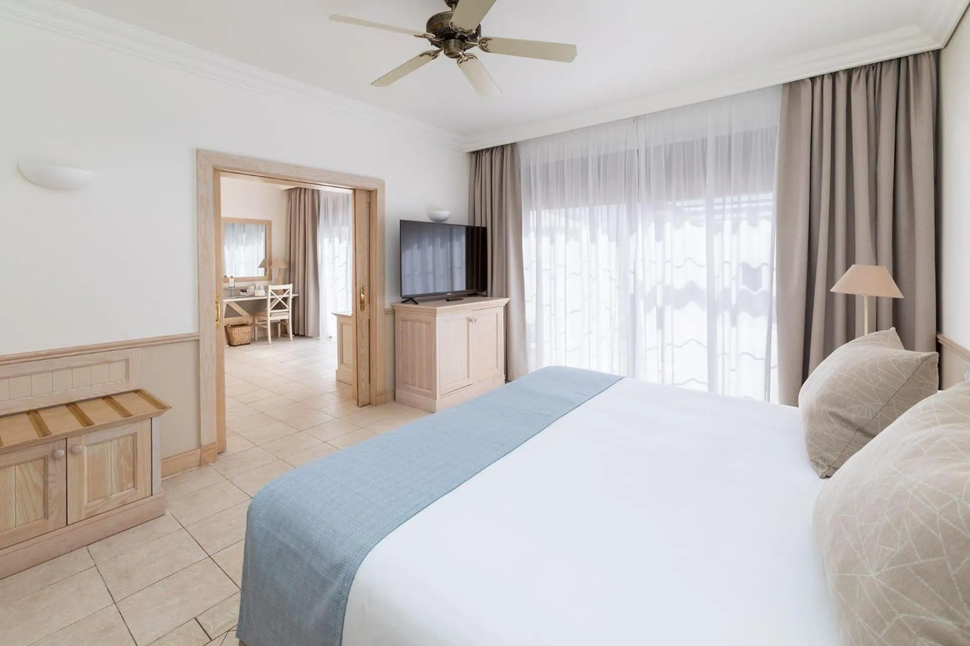 Photo of the whole room, Bed in Gran Castillo Tagoro Family & Fun Playa Blanca