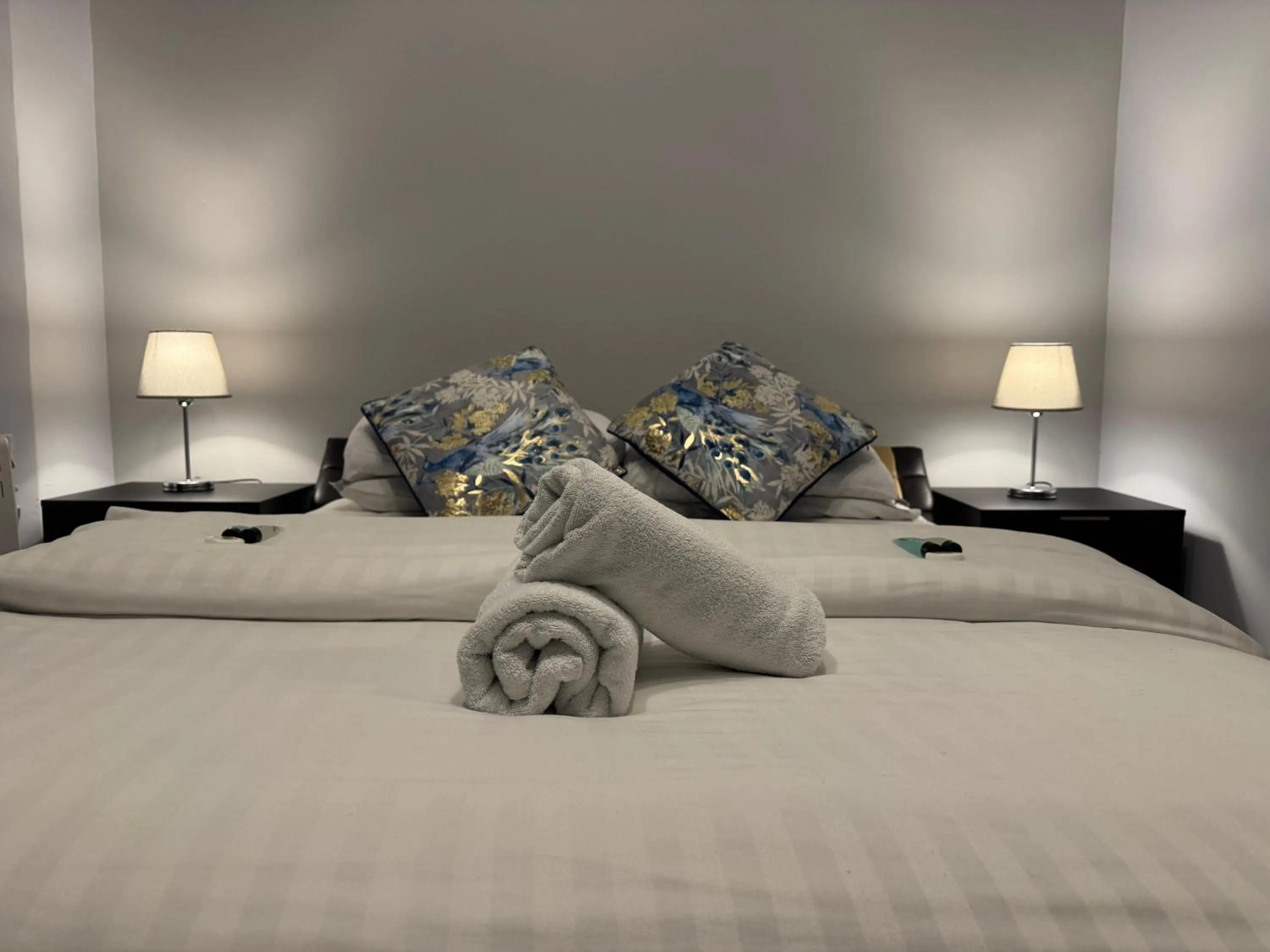 Bed in 100 Pipers Hotel