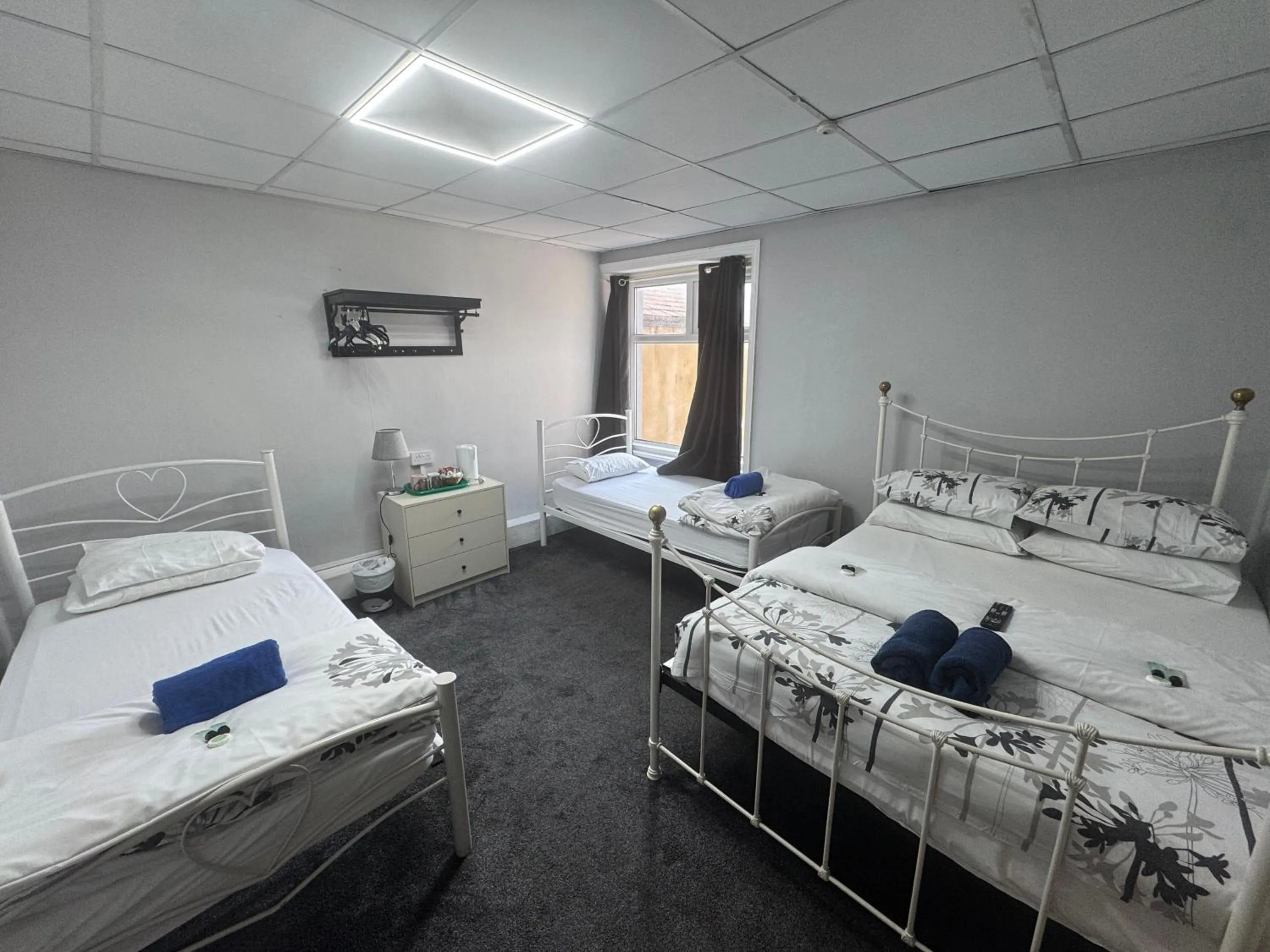 Bed in 100 Pipers Hotel