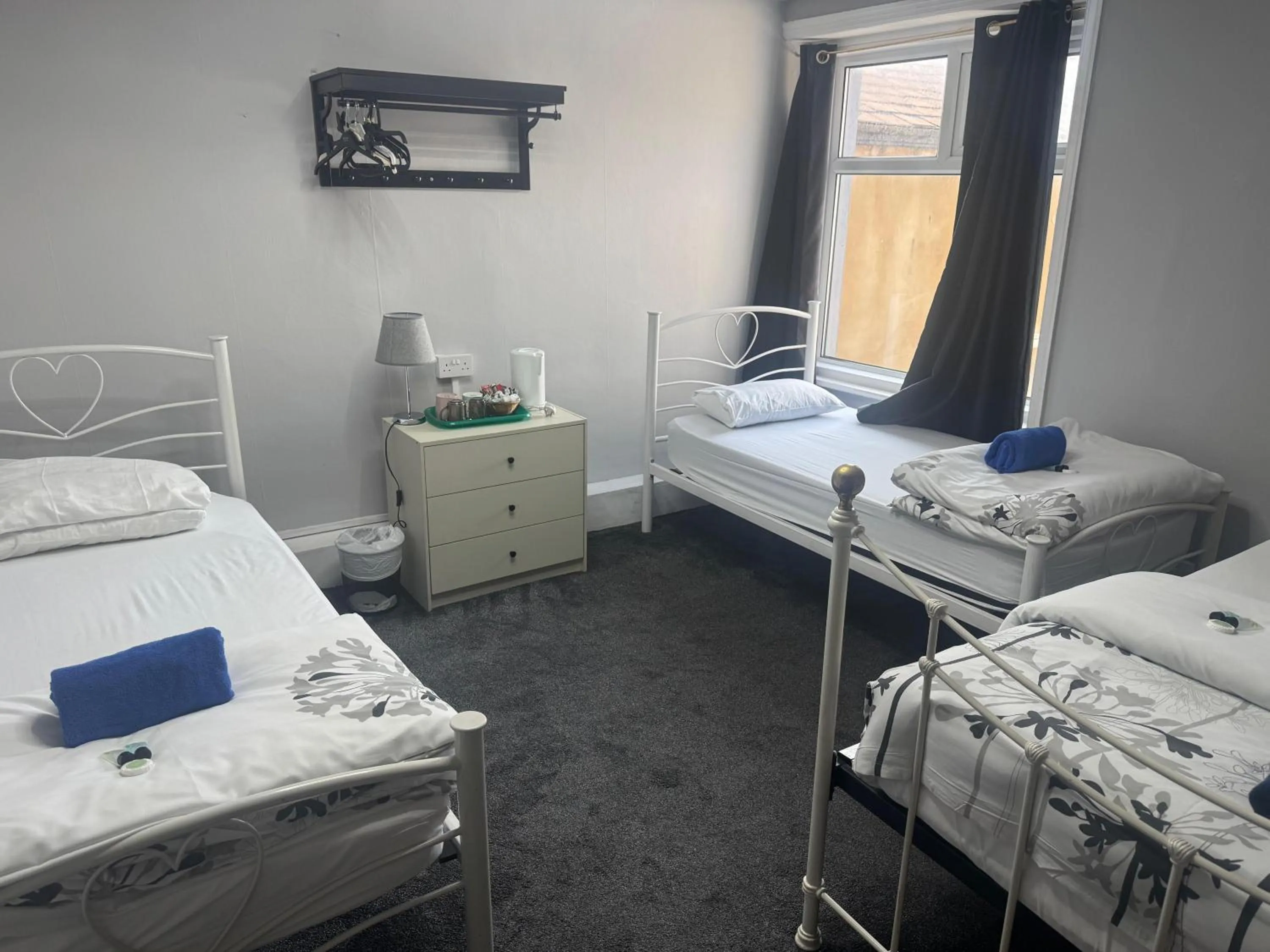 Bed in 100 Pipers Hotel