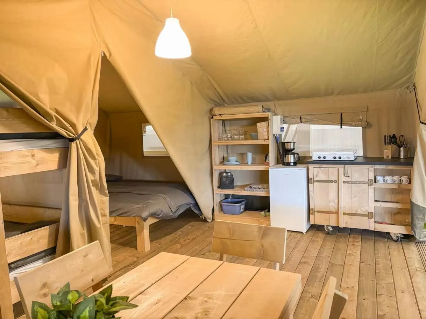 Kitchen or kitchenette in Toftum Bjerge Camping & Cottages