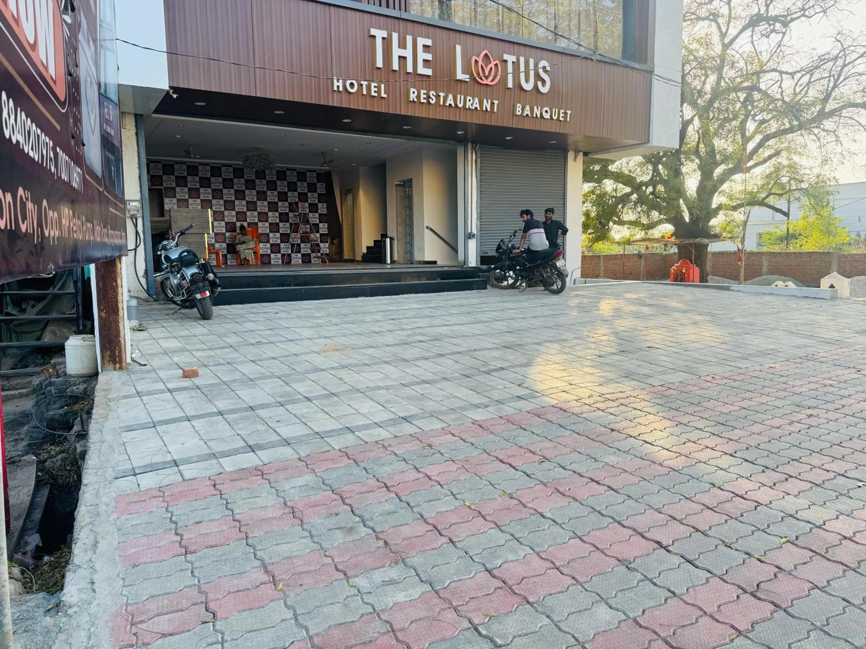 Hotel The Lotus