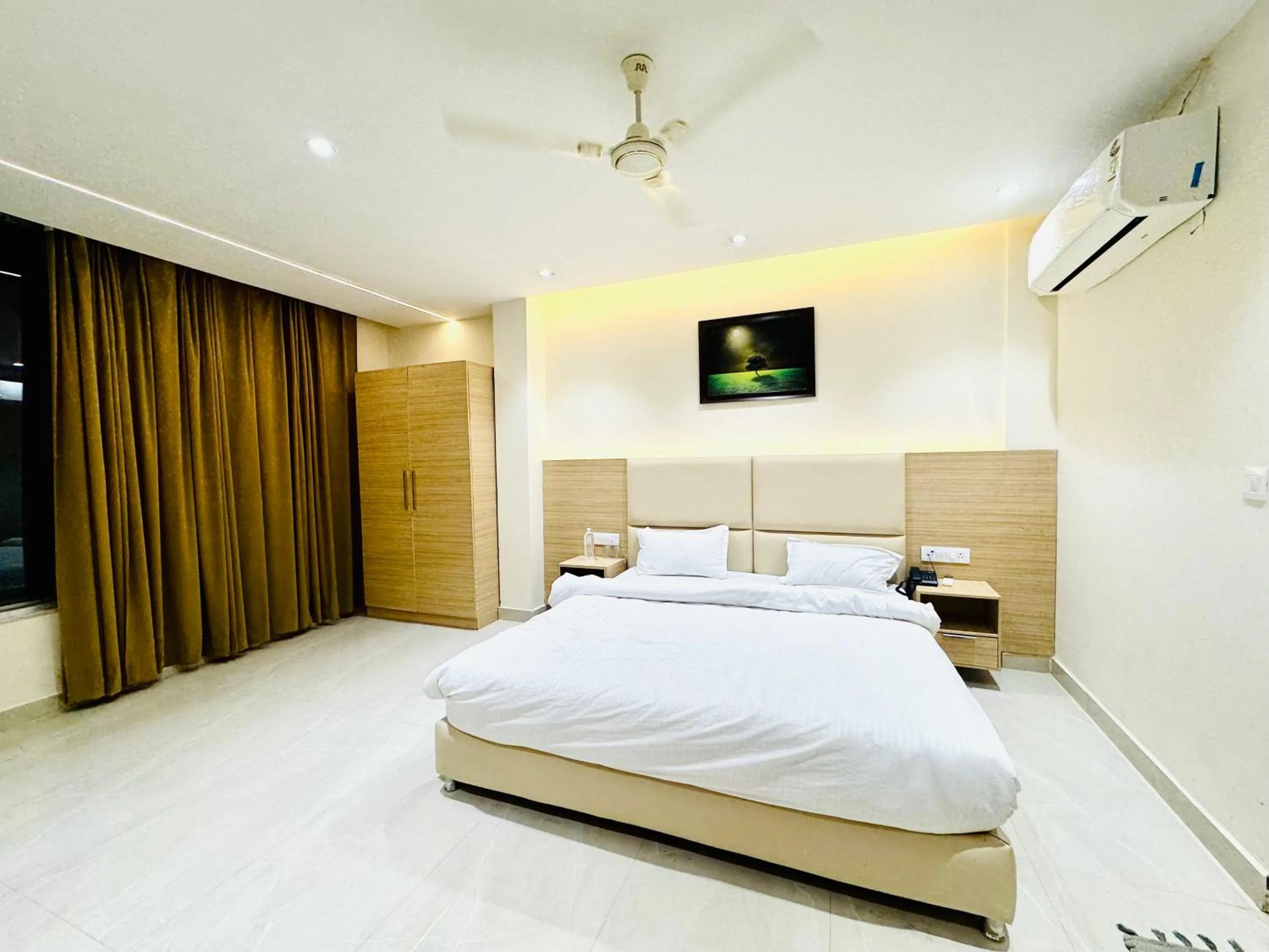Bed in Hotel The Lotus