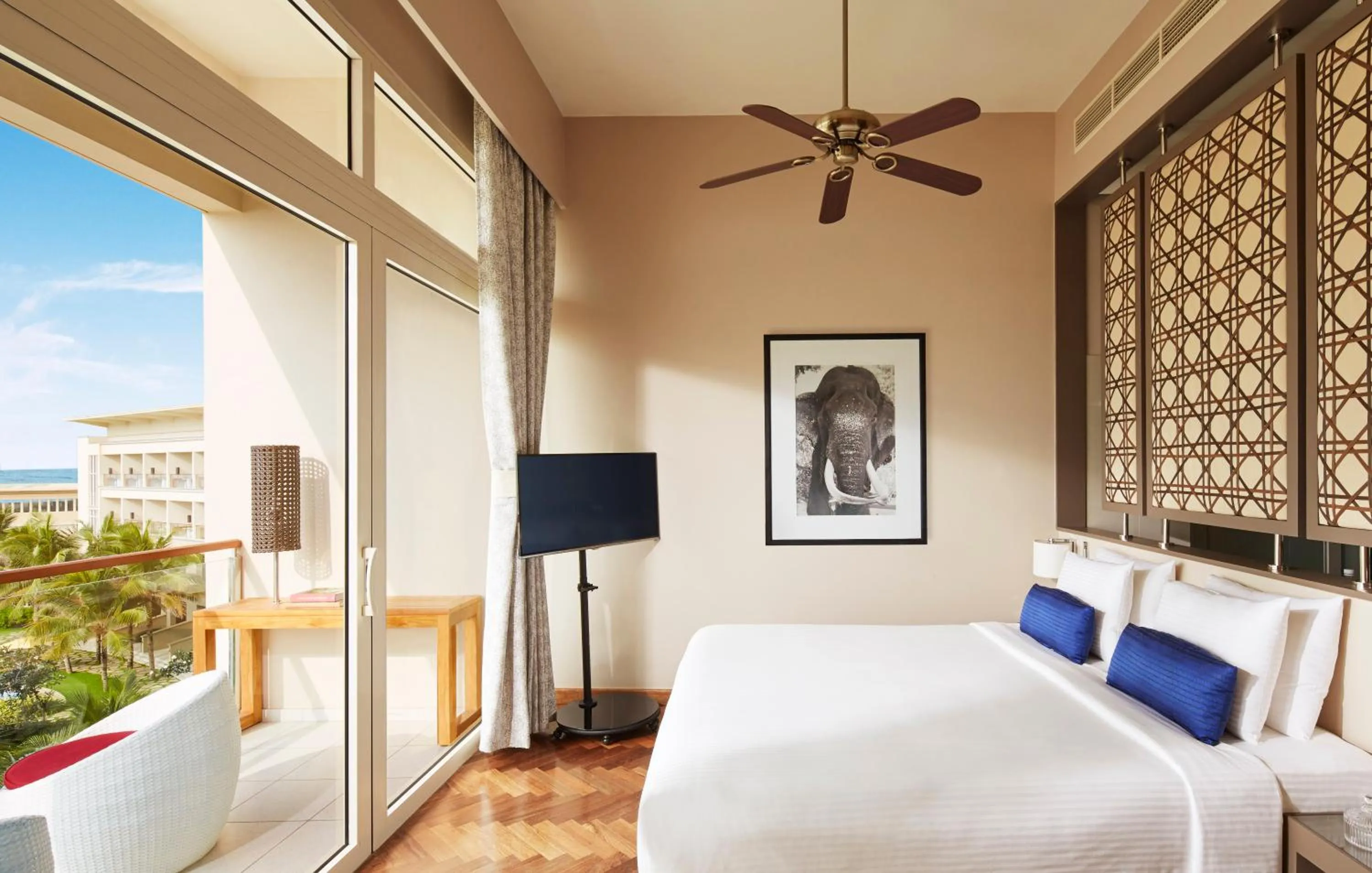 Bedroom, Bed in Sentido Heritance Negombo