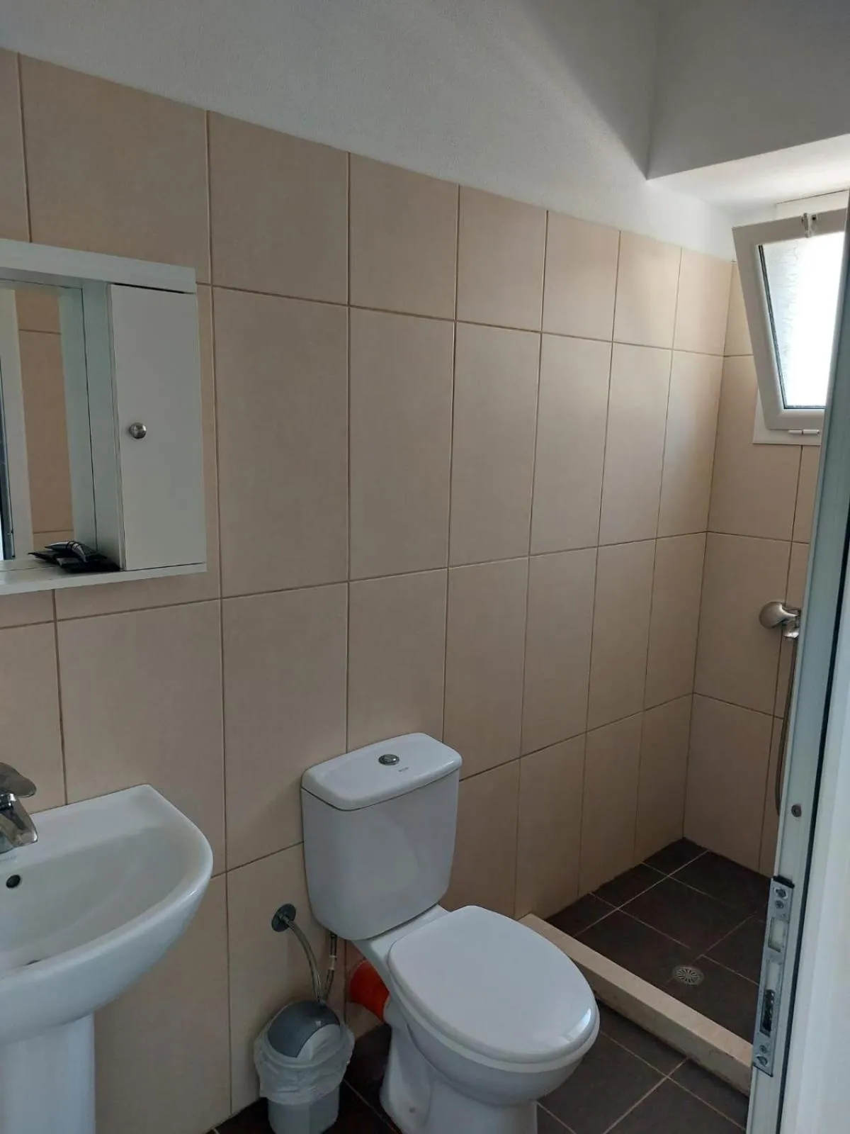 Shower in Hotel Jali