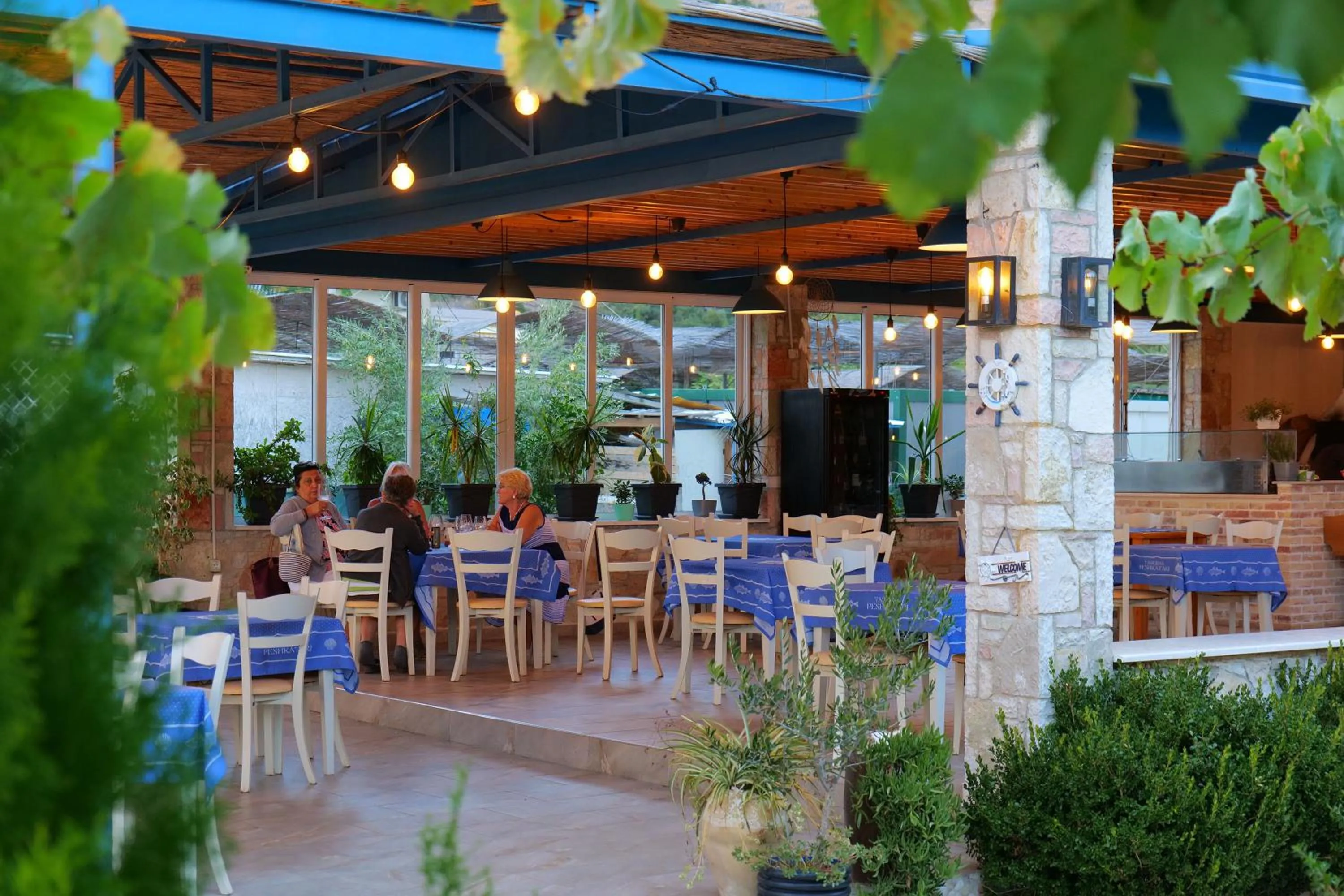 Restaurant/places to eat in Hotel Jali