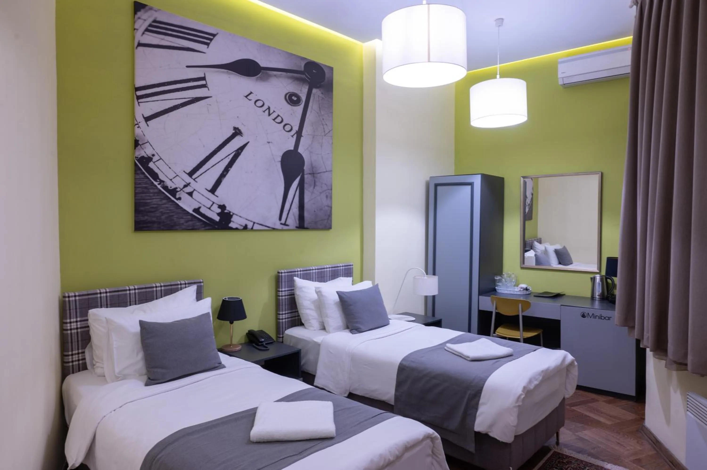 Bed in Hotel London B&B