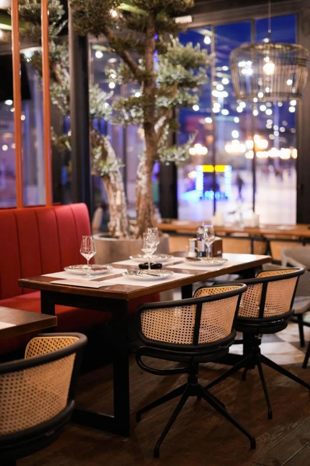 Restaurant/places to eat in Hotel London B&B