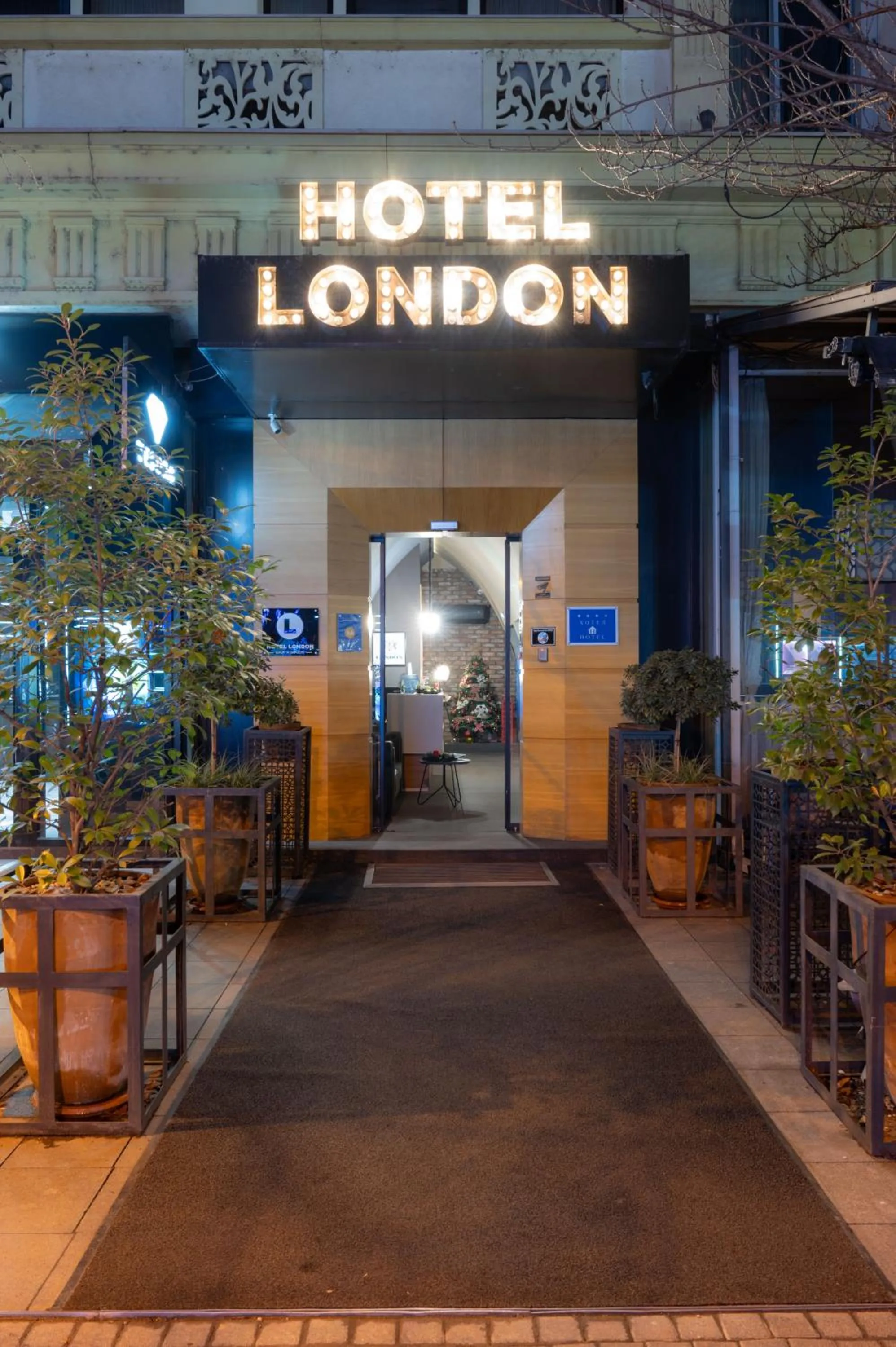 Property building in Hotel London B&B