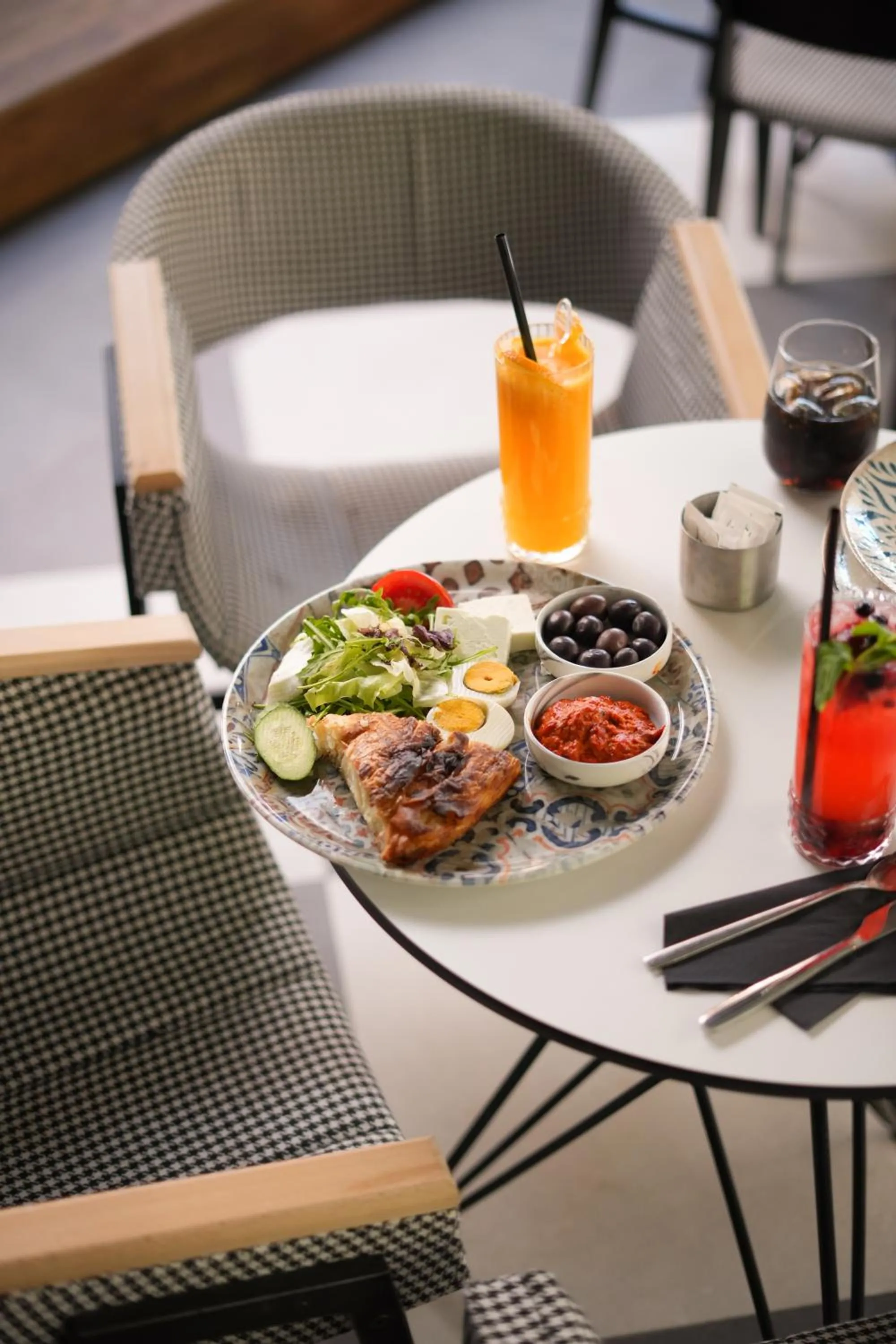 Restaurant/places to eat in Hotel London B&B