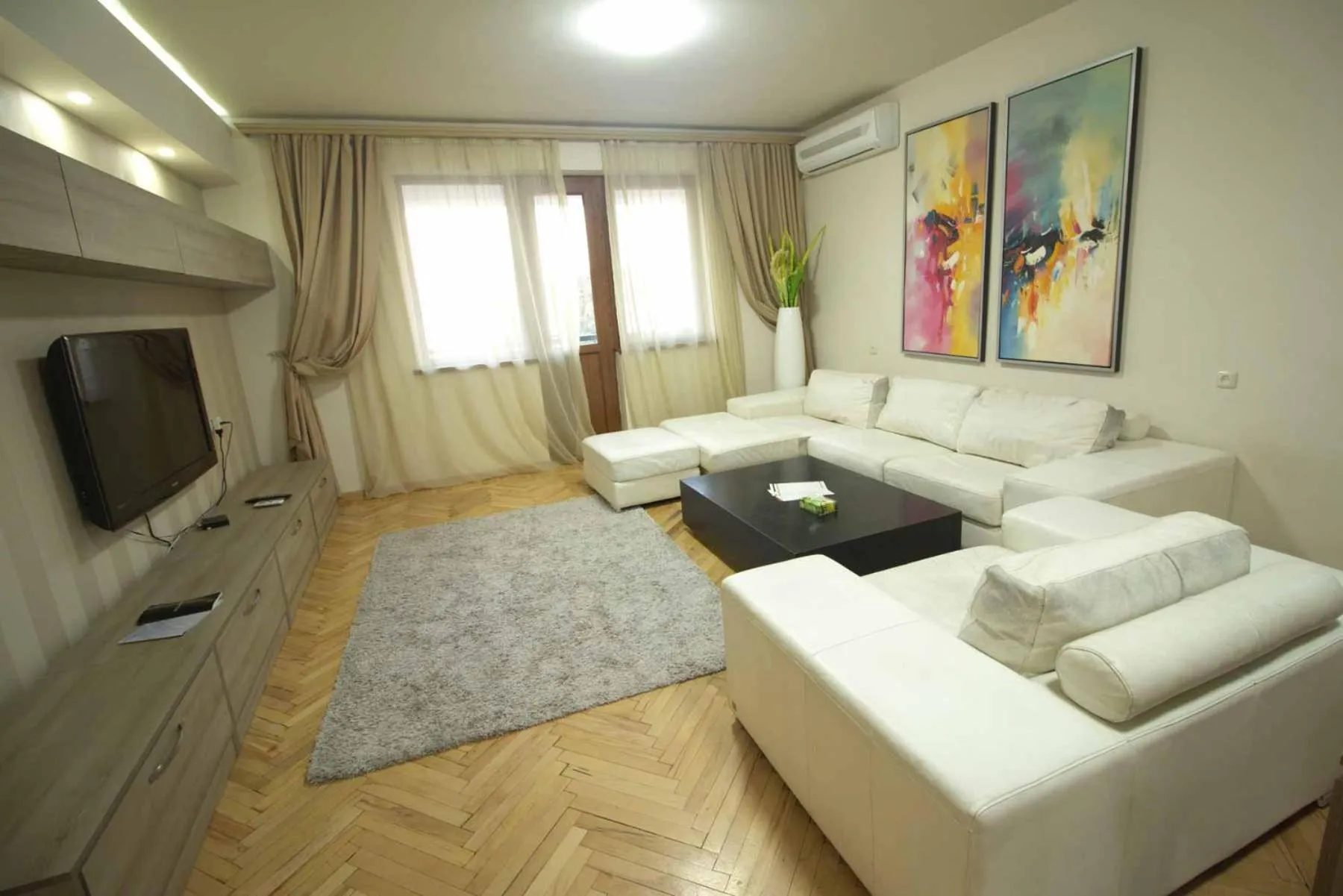 Dining area in Cross Apartments and Tours