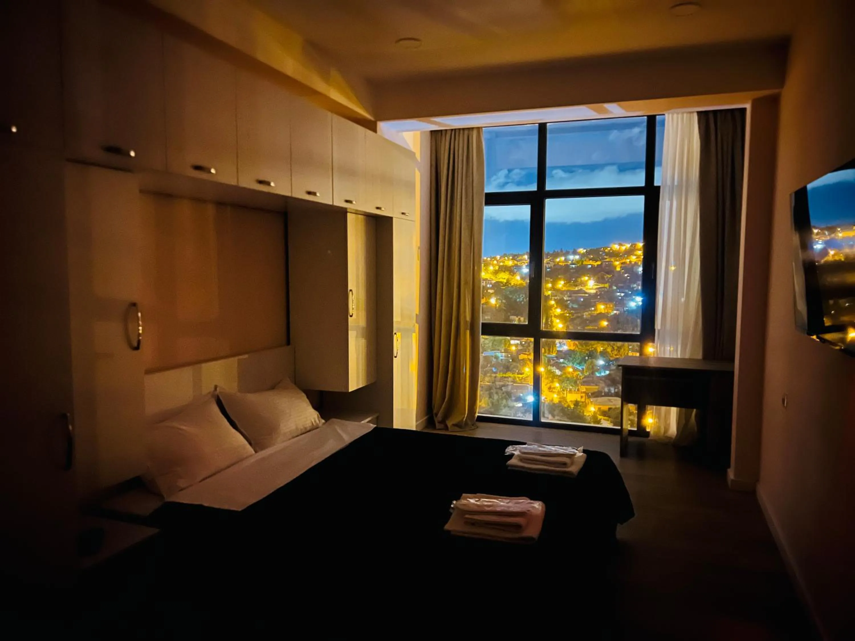 Bed in Panorama Hills Apart-Hotel