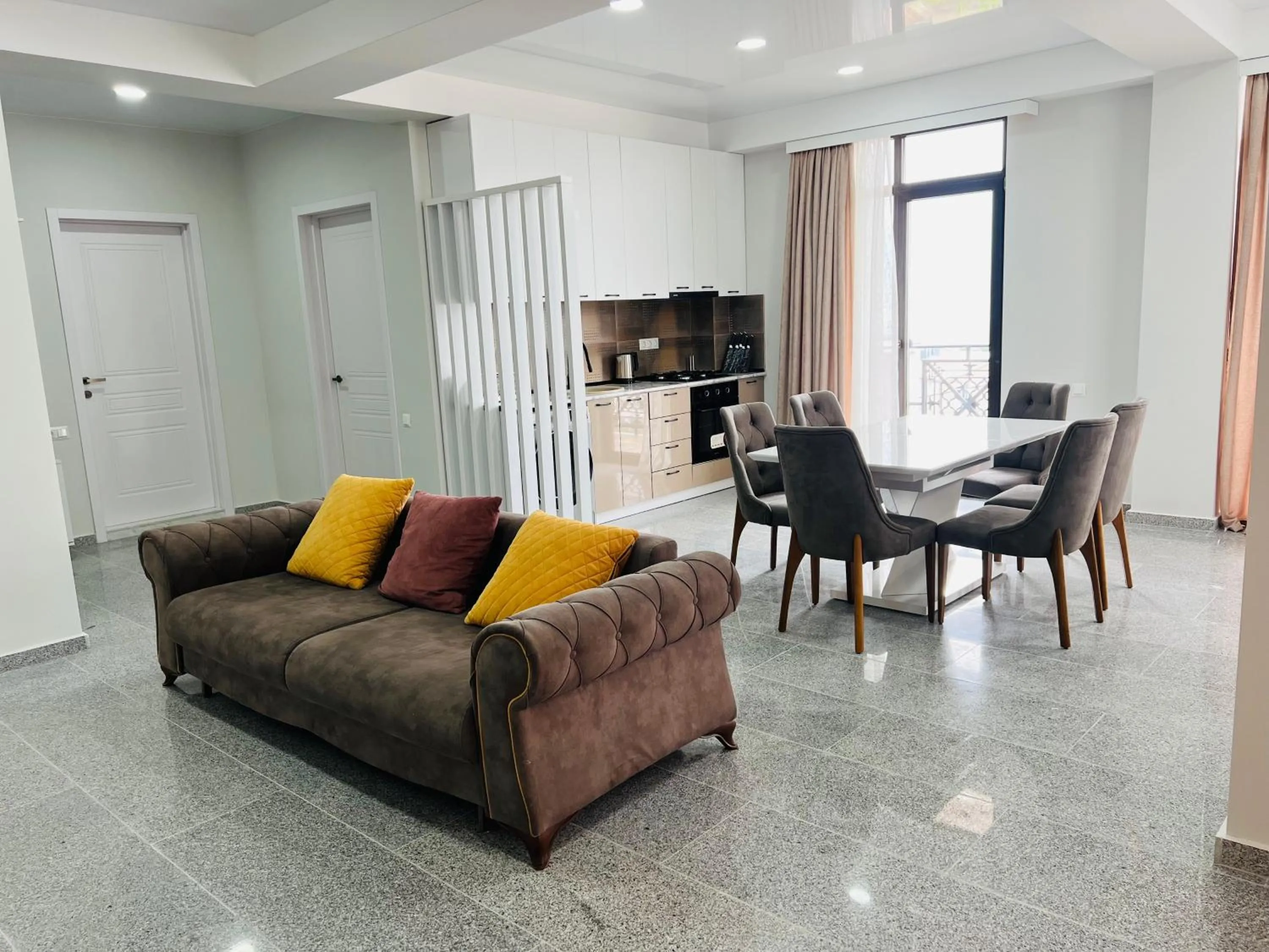 Kitchen or kitchenette in Panorama Hills Apart-Hotel