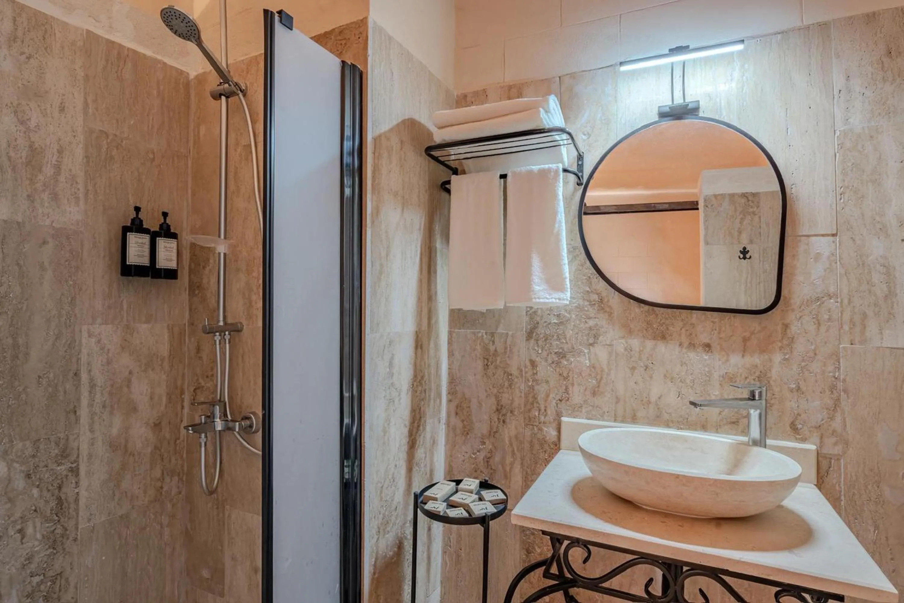 Shower in Maran House Mardin