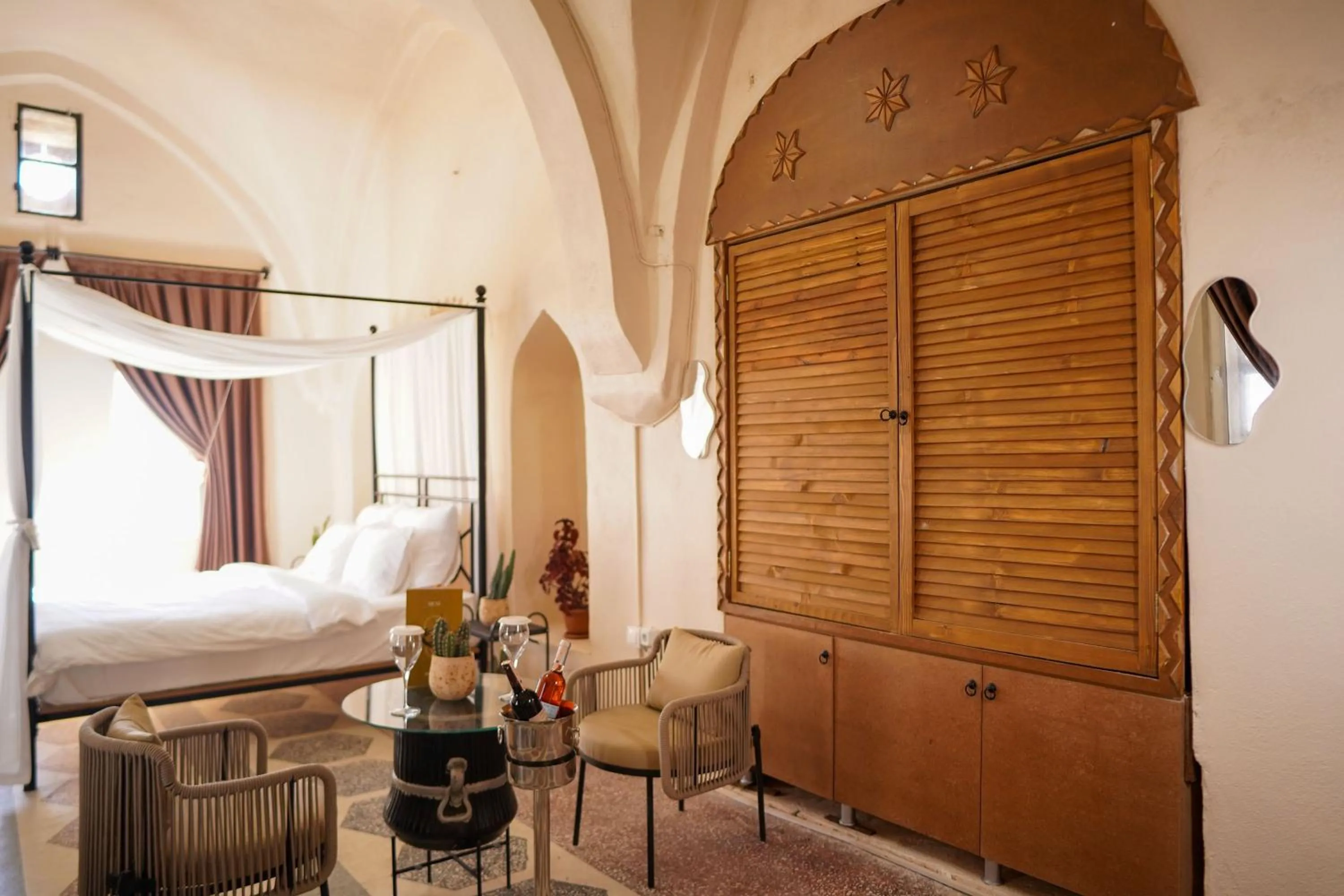 Seating area, Bed in Maran House Mardin