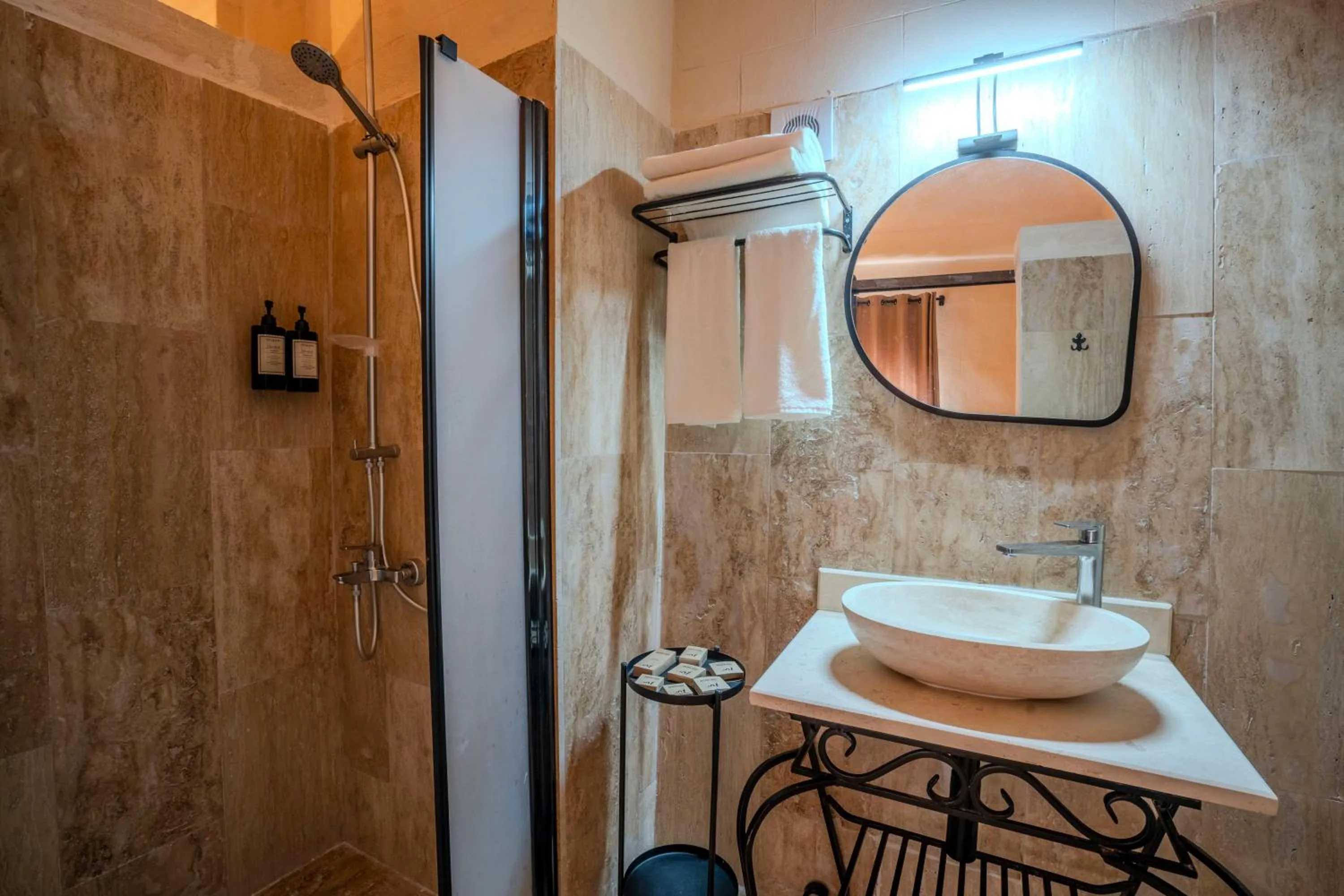 Shower in Maran House Mardin