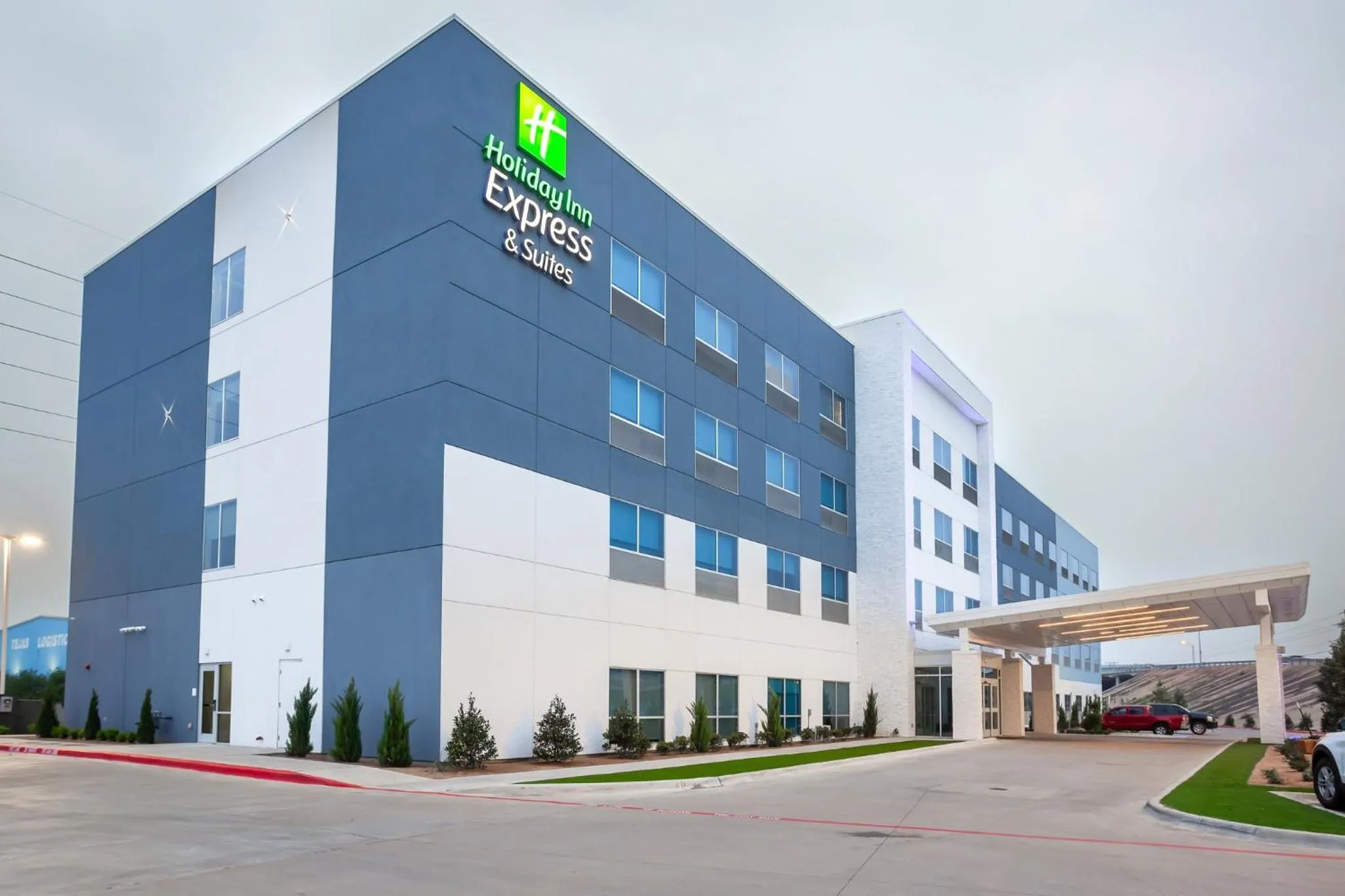 Property building in Holiday Inn Express & Suites Waco Downtown by IHG