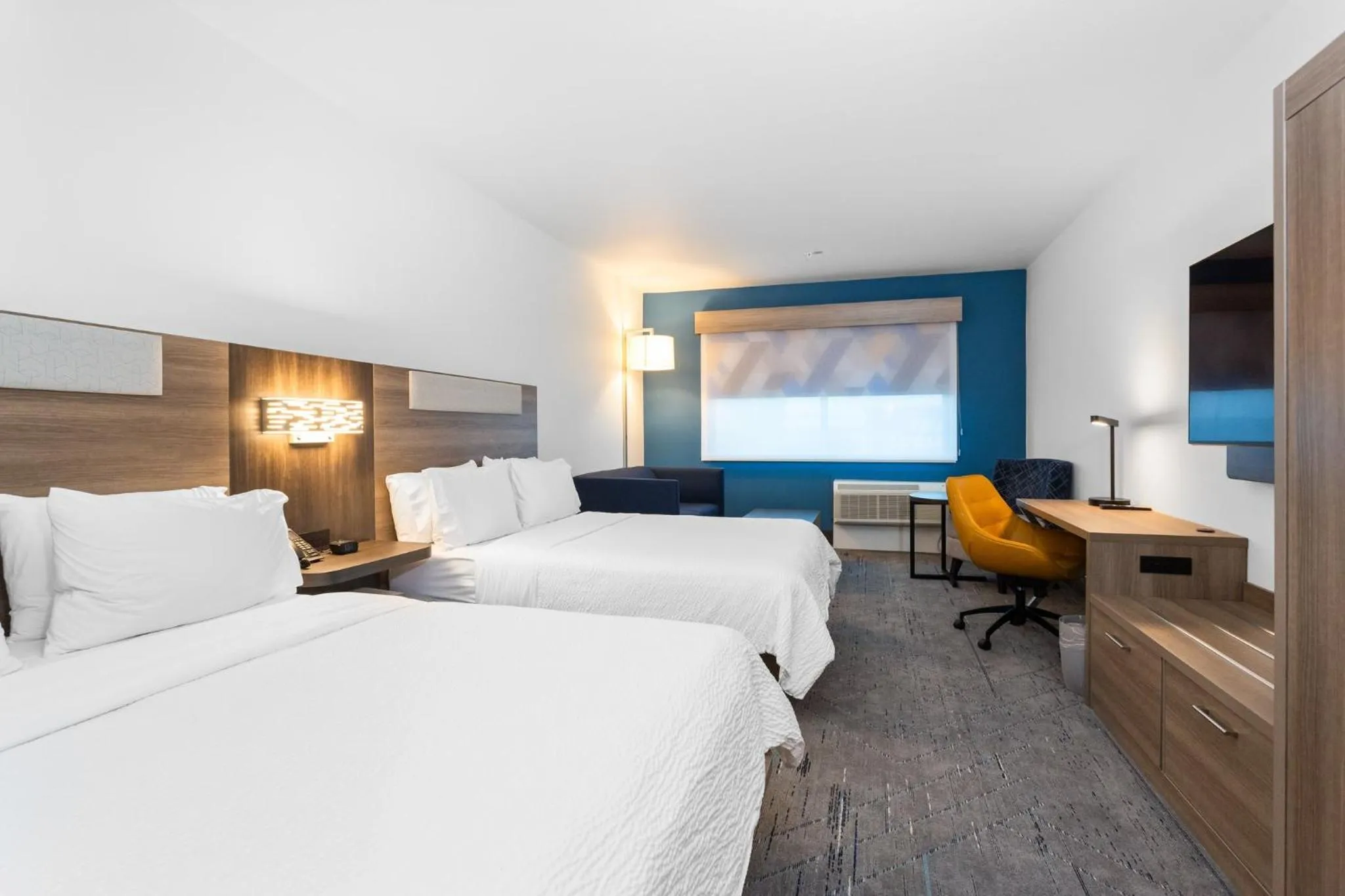 Photo of the whole room, Bed in Holiday Inn Express & Suites Waco Downtown by IHG