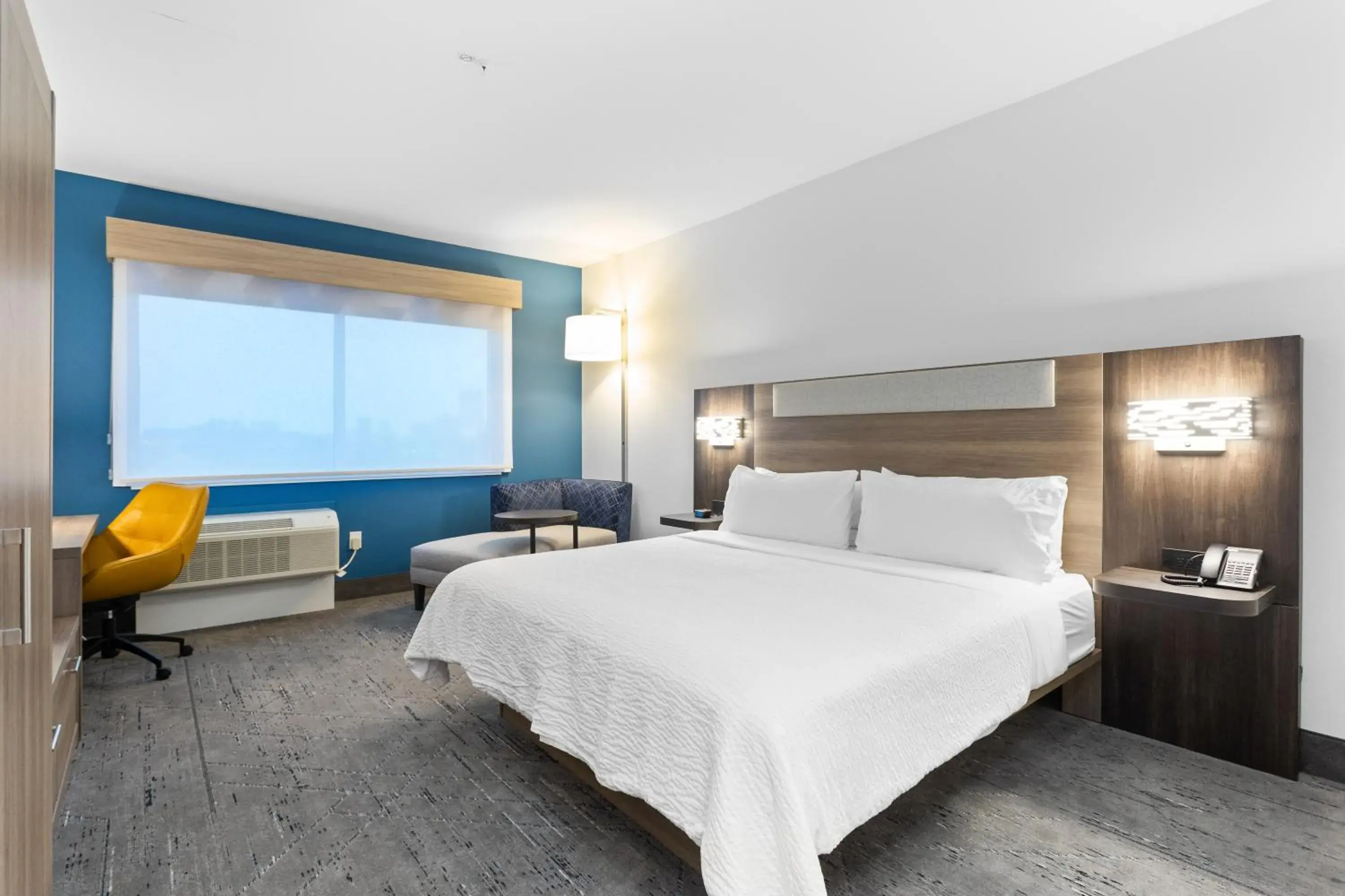 Bed in Holiday Inn Express & Suites Waco Downtown by IHG Bed in Holiday Inn Express & Suites Waco Downtown by IHG