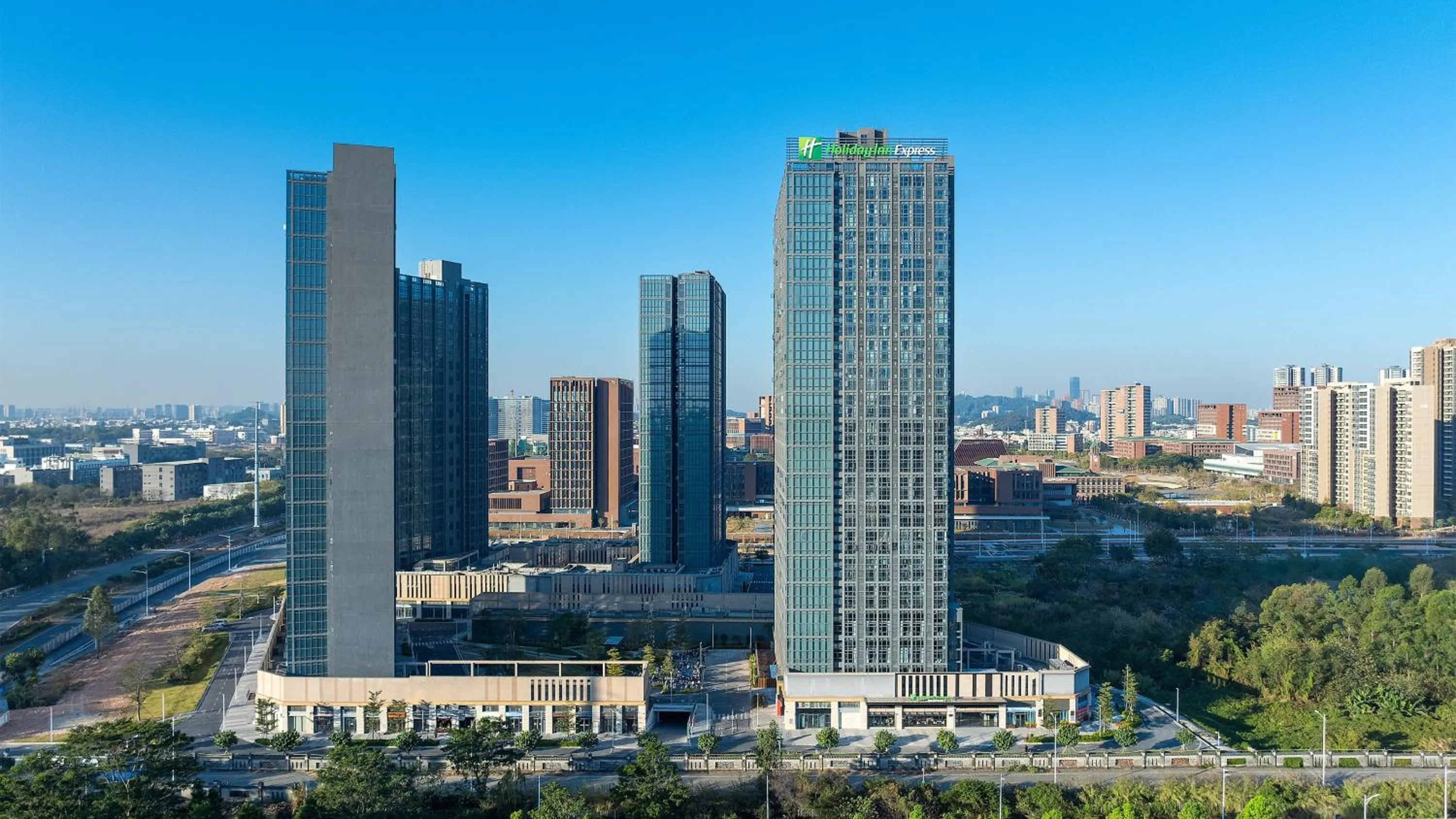 Property building in Holiday Inn Express Guangzhou University Town