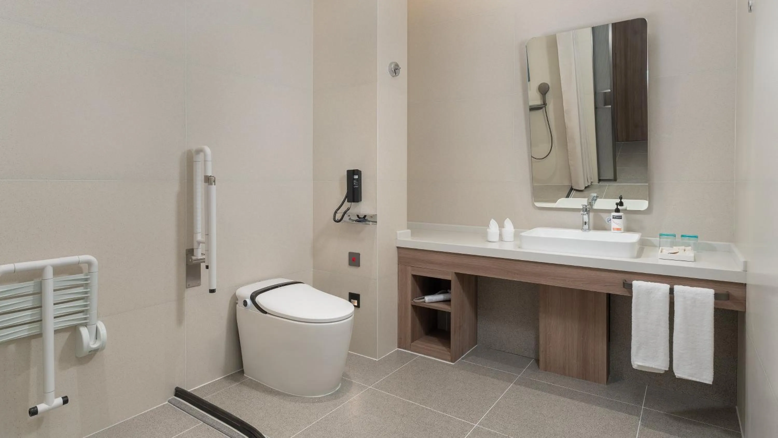 Bathroom in Holiday Inn Express Guangzhou University Town