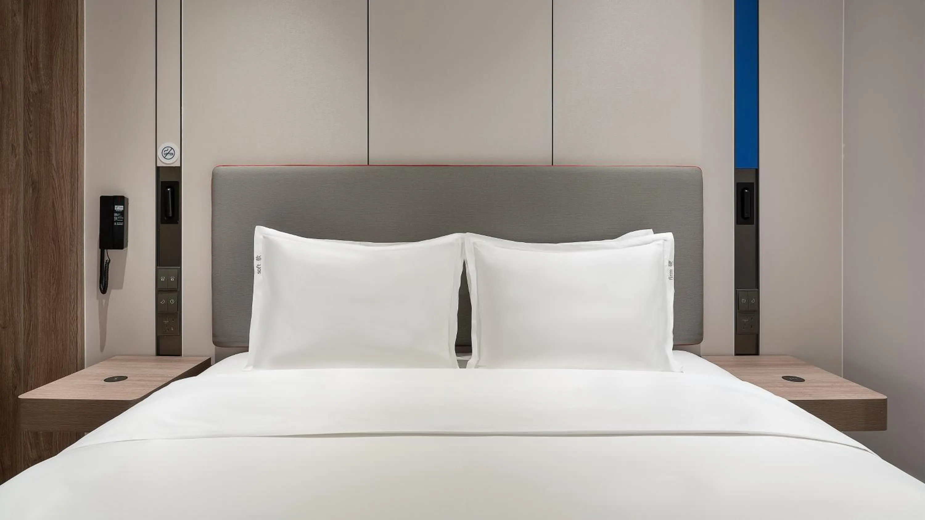 Photo of the whole room, Bed in Holiday Inn Express Guangzhou University Town