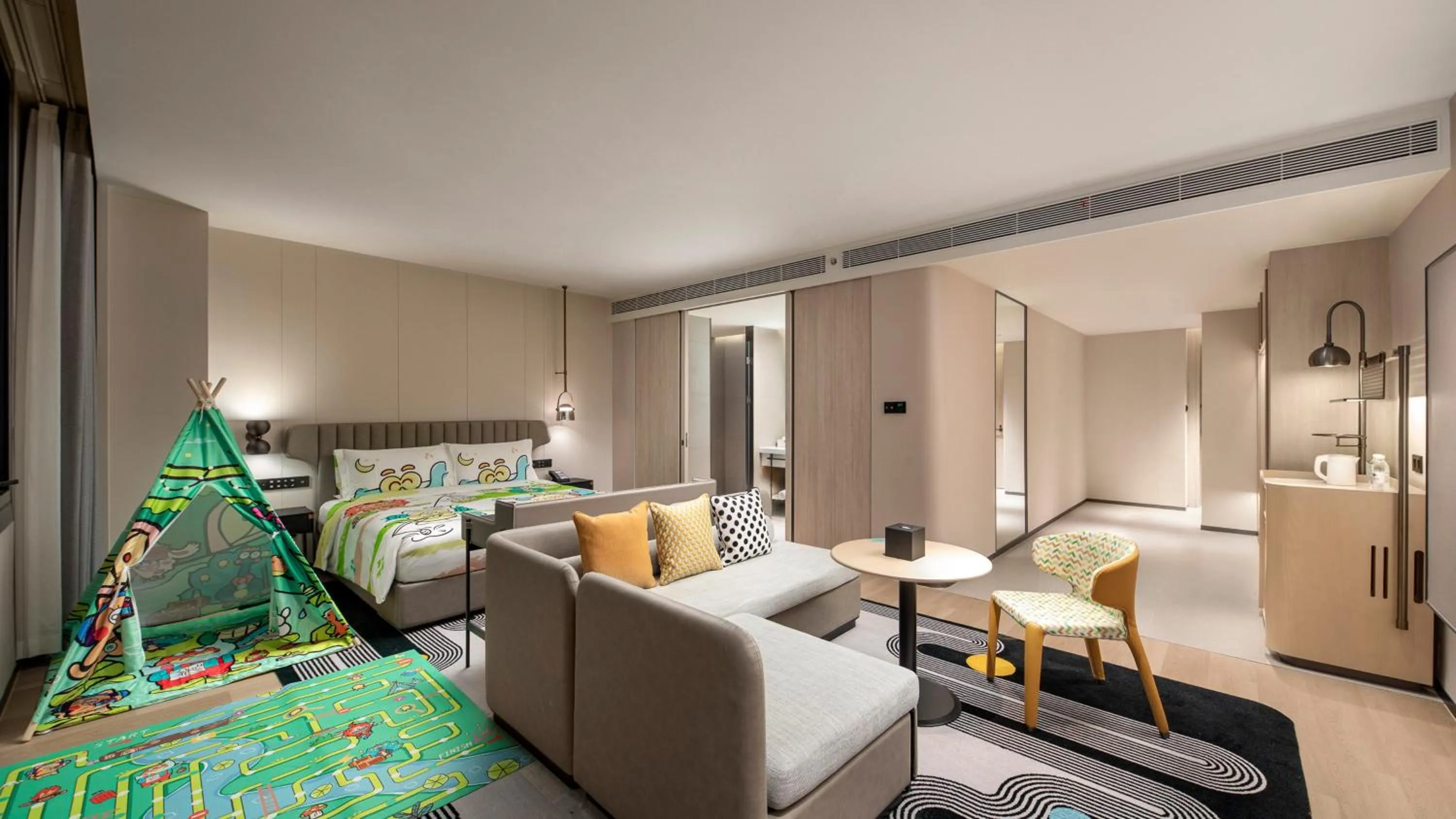 Photo of the whole room in Holiday Inn Shanghai Pudong Airport, an IHG Hotel