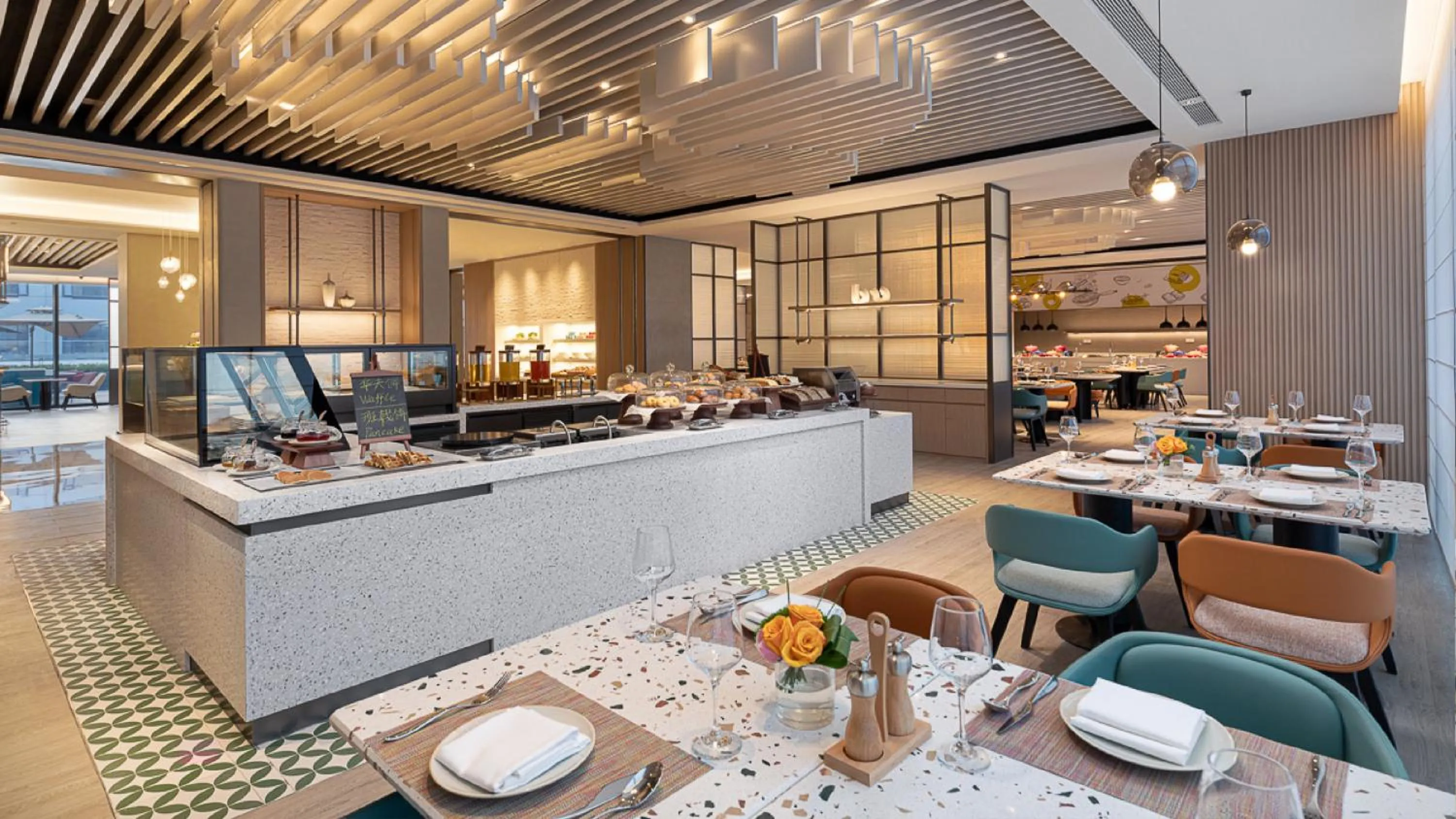 Restaurant/places to eat in Holiday Inn Shanghai Pudong Airport, an IHG Hotel