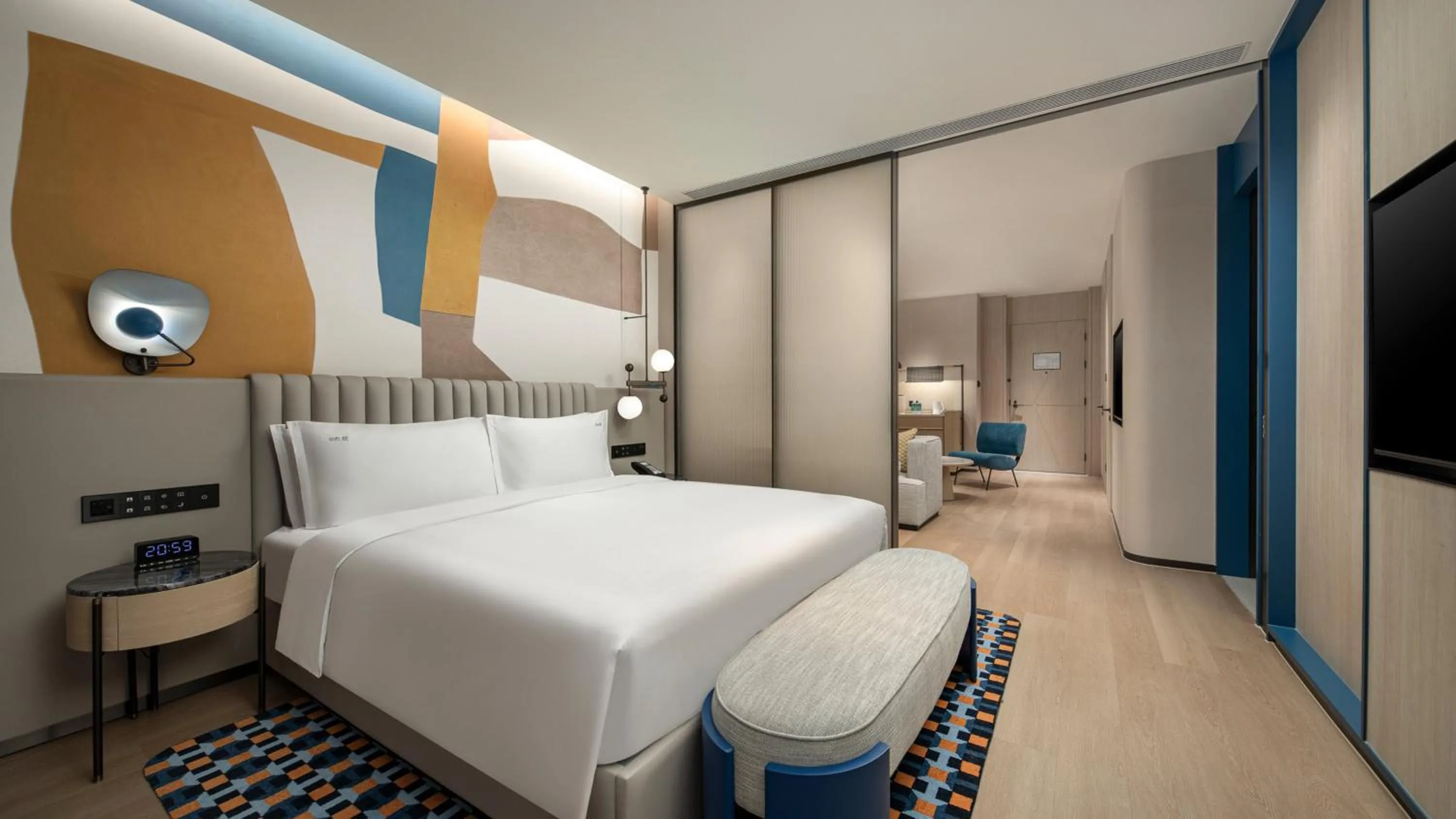 Bedroom, Bed in Holiday Inn Shanghai Pudong Airport, an IHG Hotel