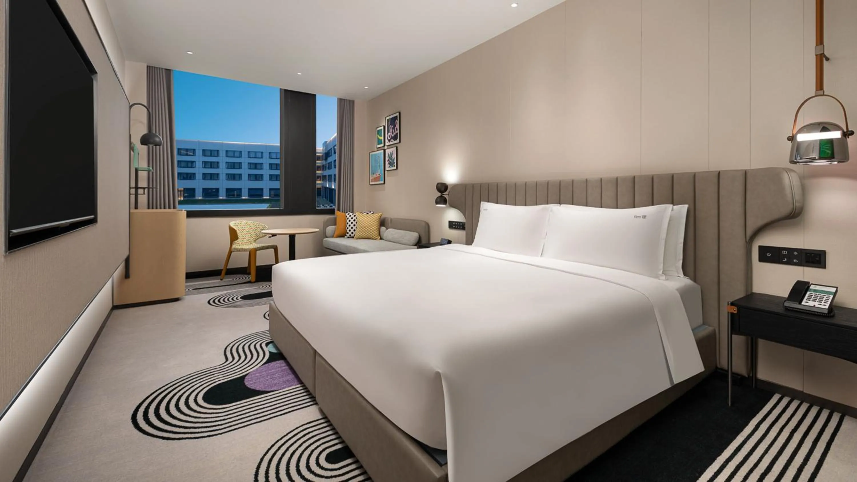 Photo of the whole room, Bed in Holiday Inn Shanghai Pudong Airport, an IHG Hotel